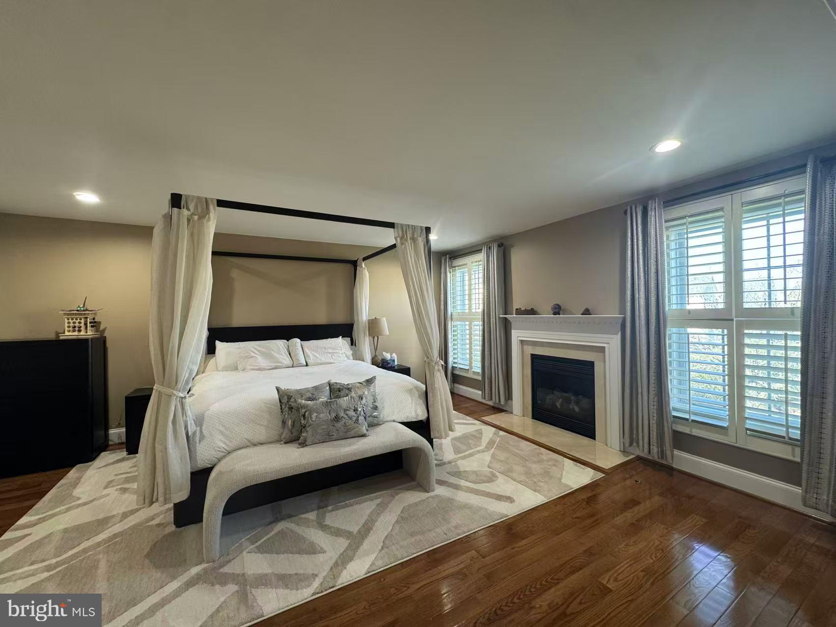 FOXCROFT OF BLUE B - Residential