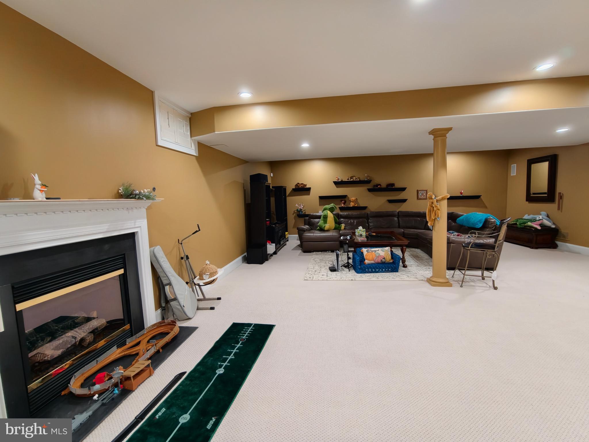 FOXCROFT OF BLUE B - Residential