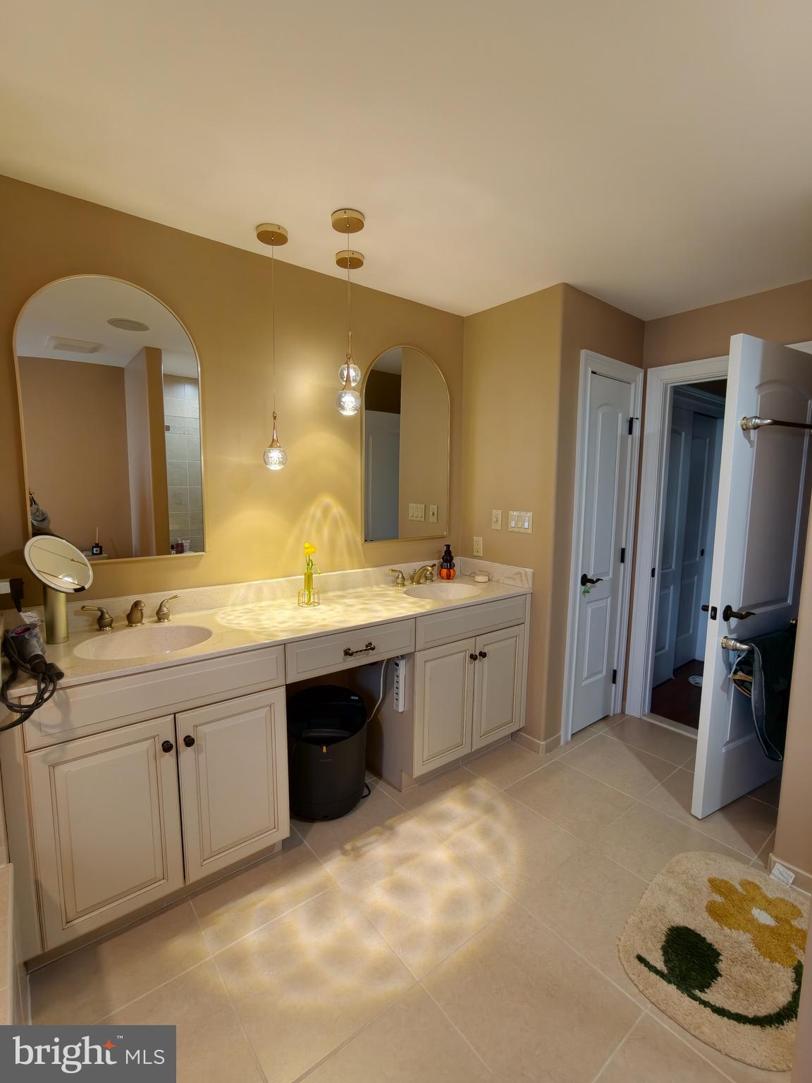 FOXCROFT OF BLUE B - Residential