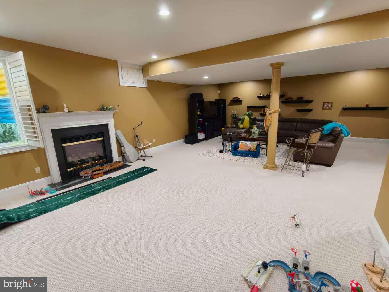 FOXCROFT OF BLUE B - Residential