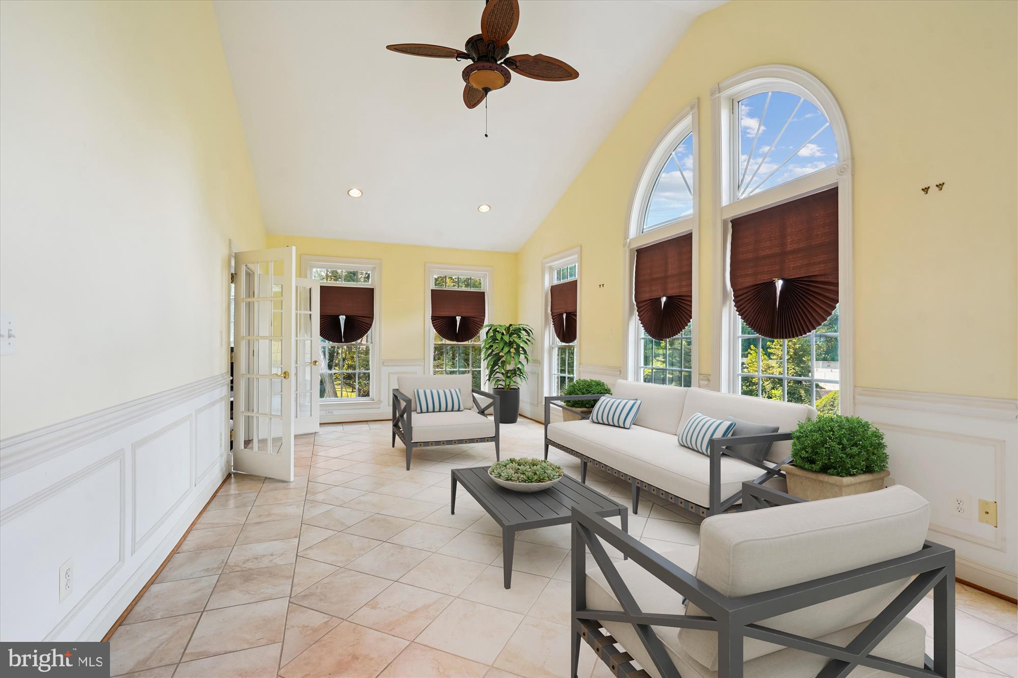 WESTHAMPTON - Residential