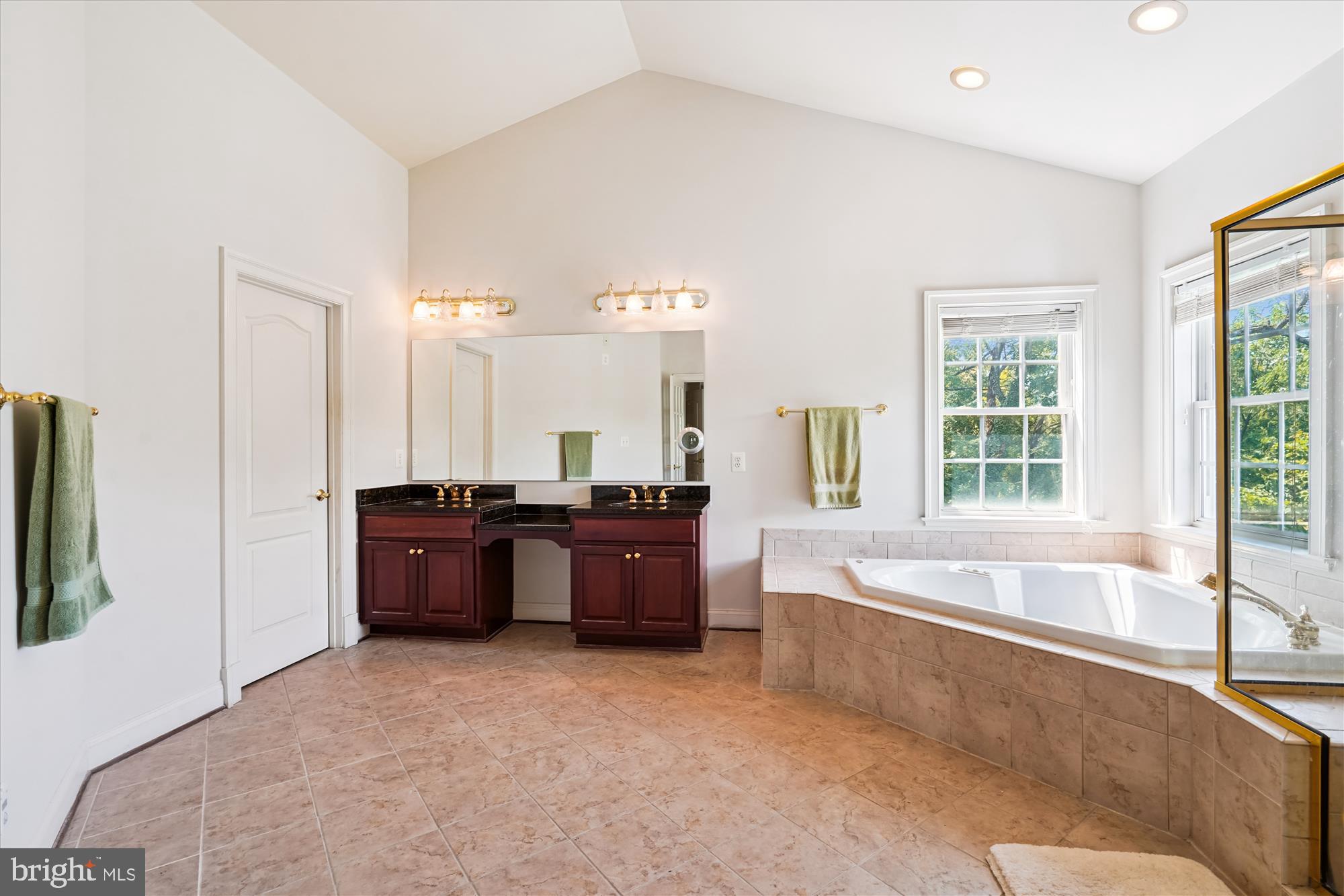 WESTHAMPTON - Residential