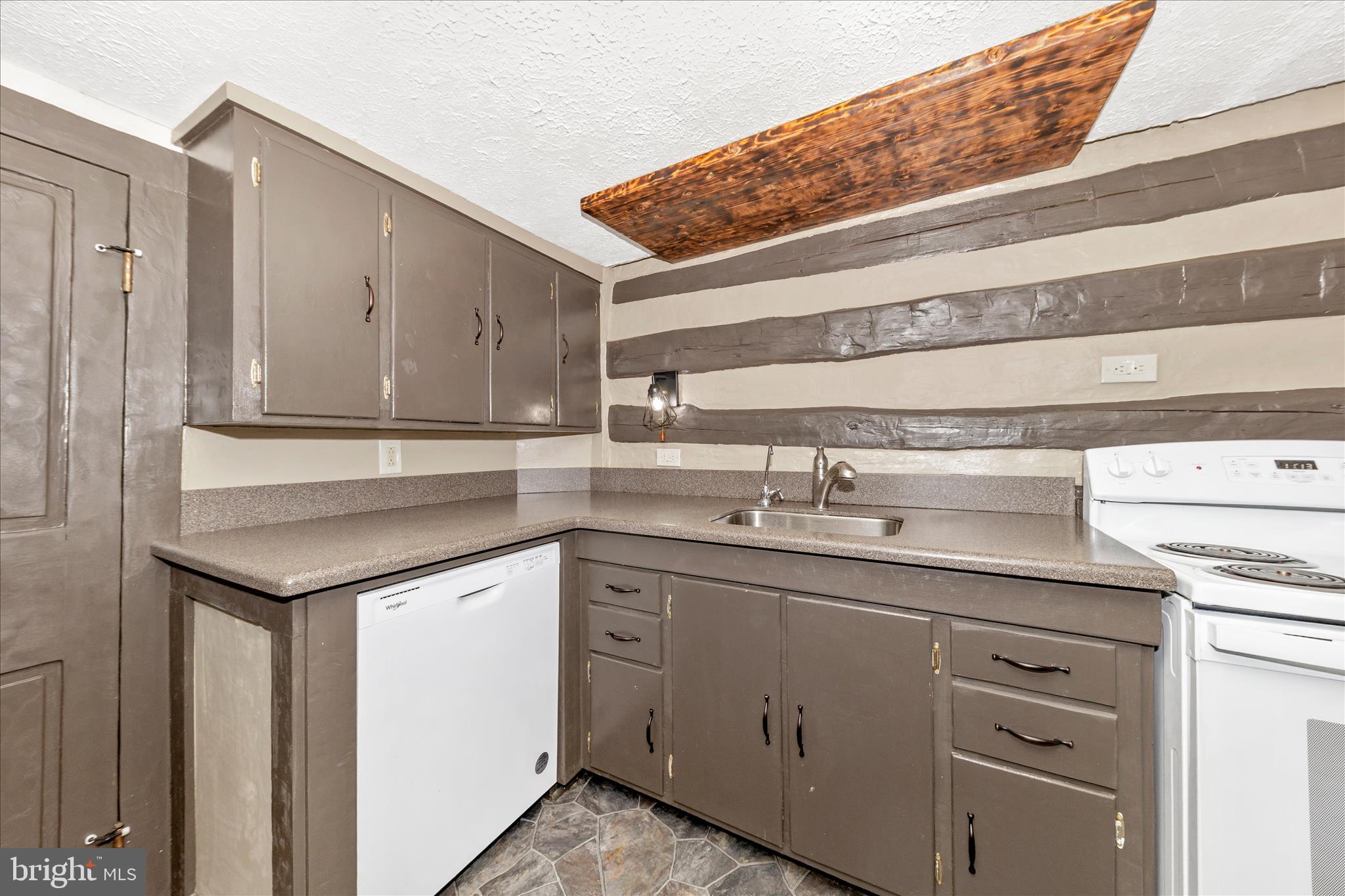 MOUNTAINDALE - Residential