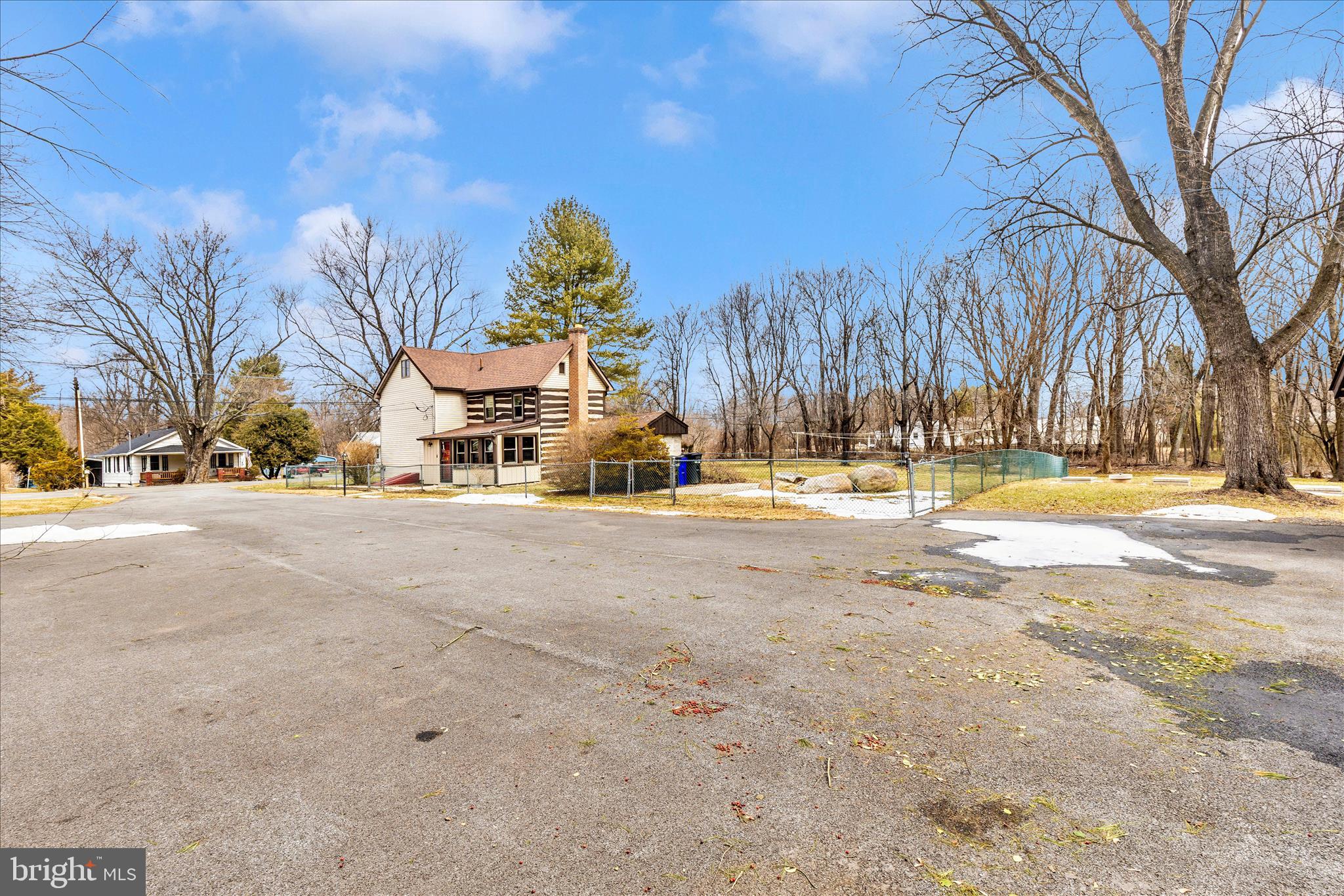 MOUNTAINDALE - Residential