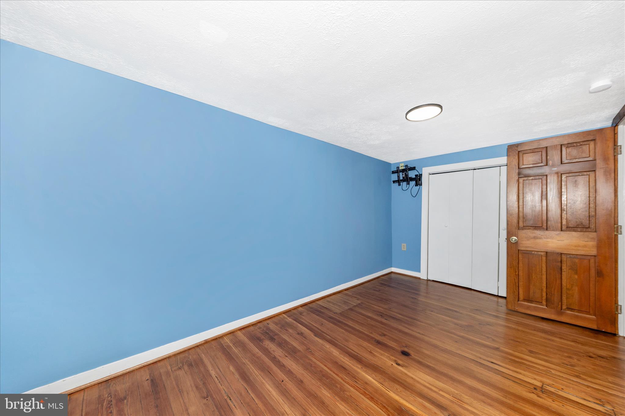 MOUNTAINDALE - Residential