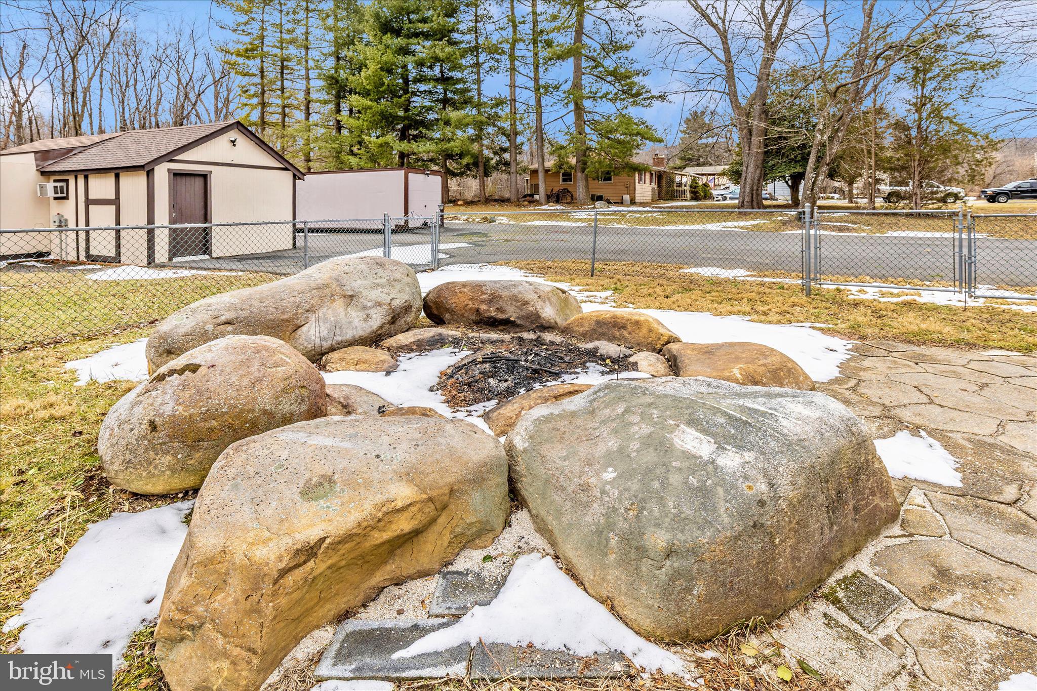 MOUNTAINDALE - Residential