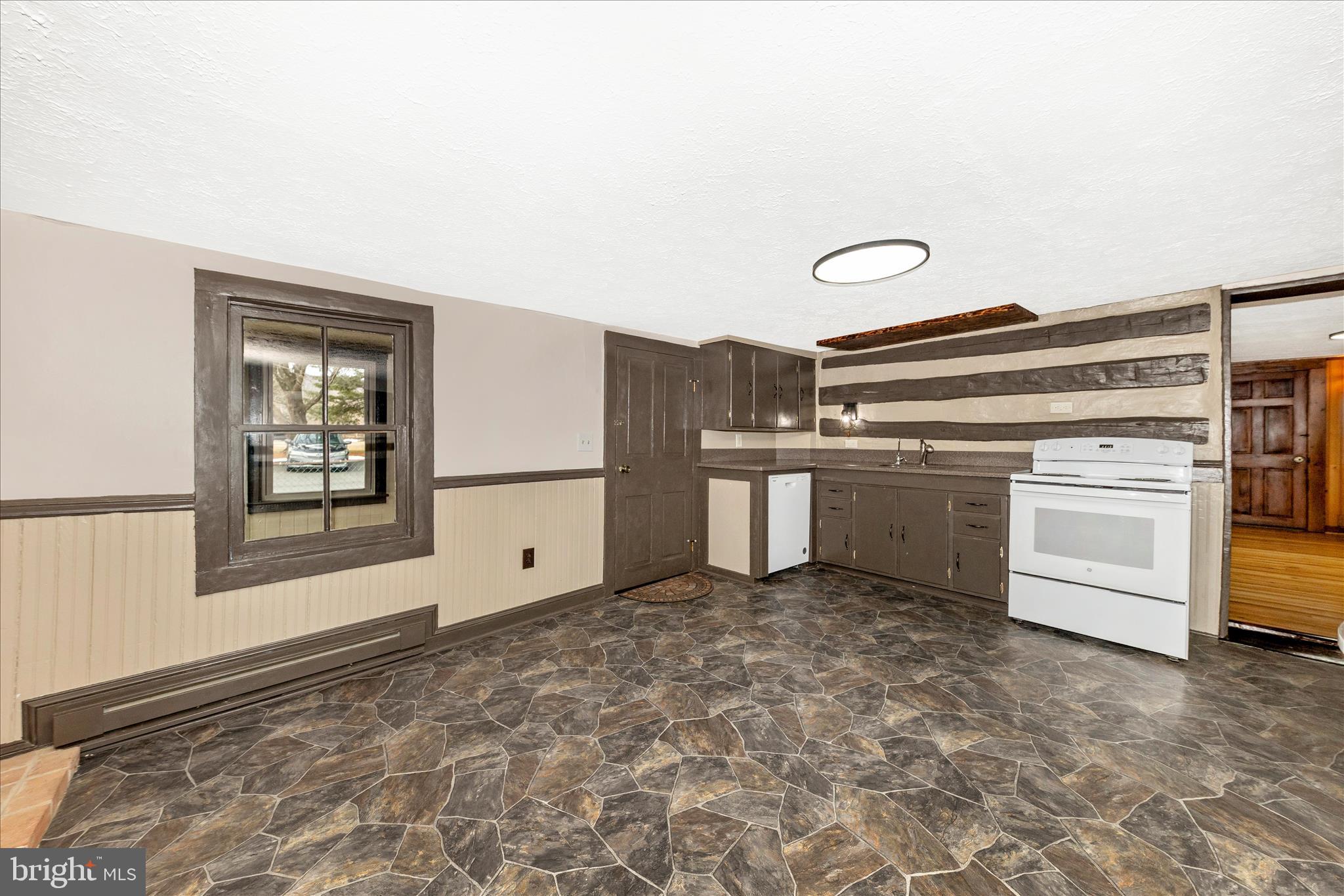 MOUNTAINDALE - Residential