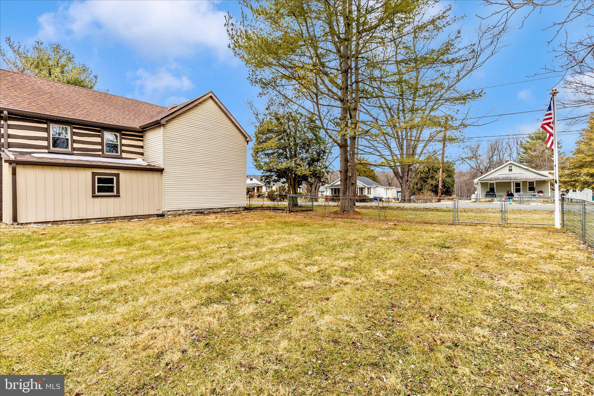 MOUNTAINDALE - Residential