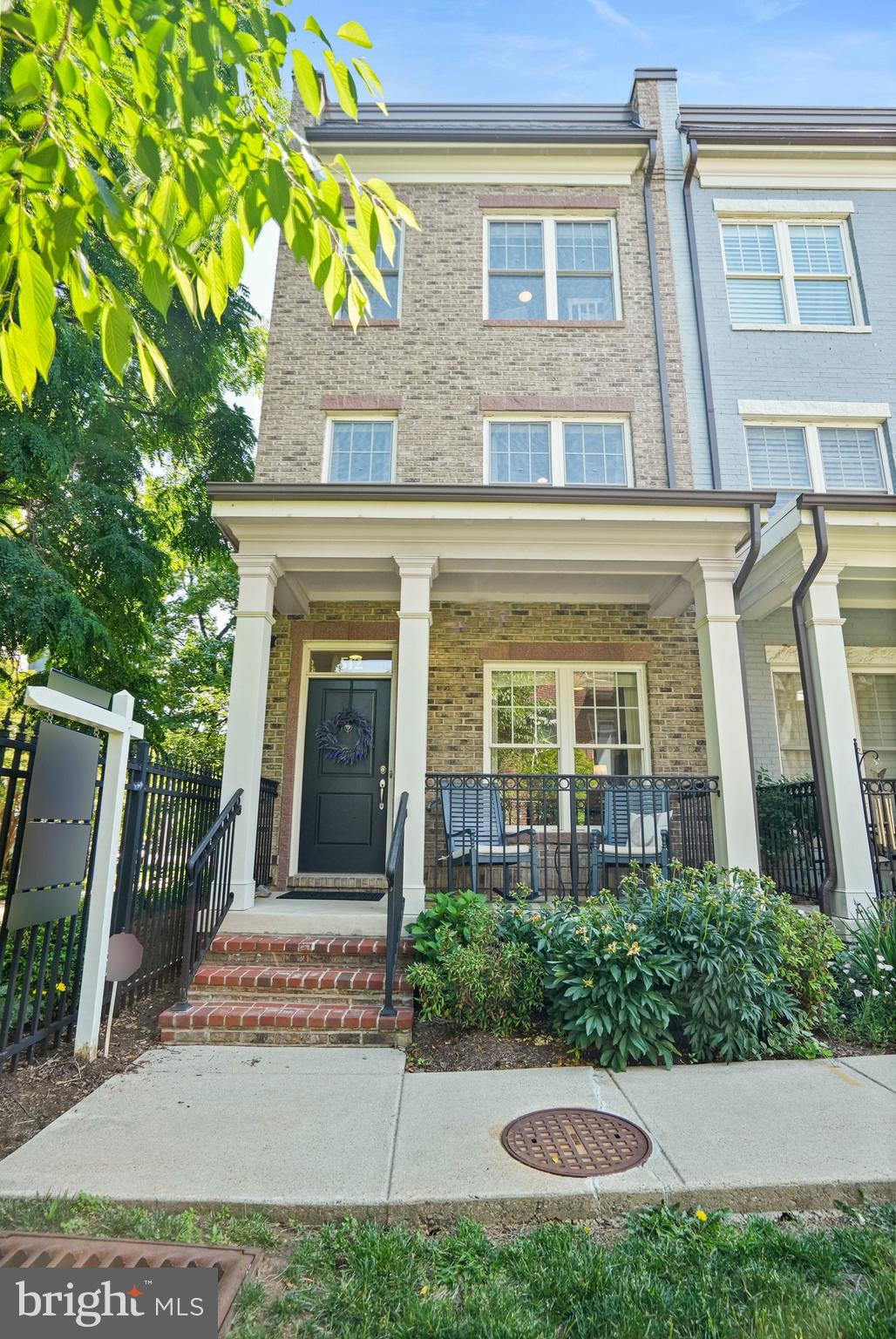 512 REGENT PLACE NE