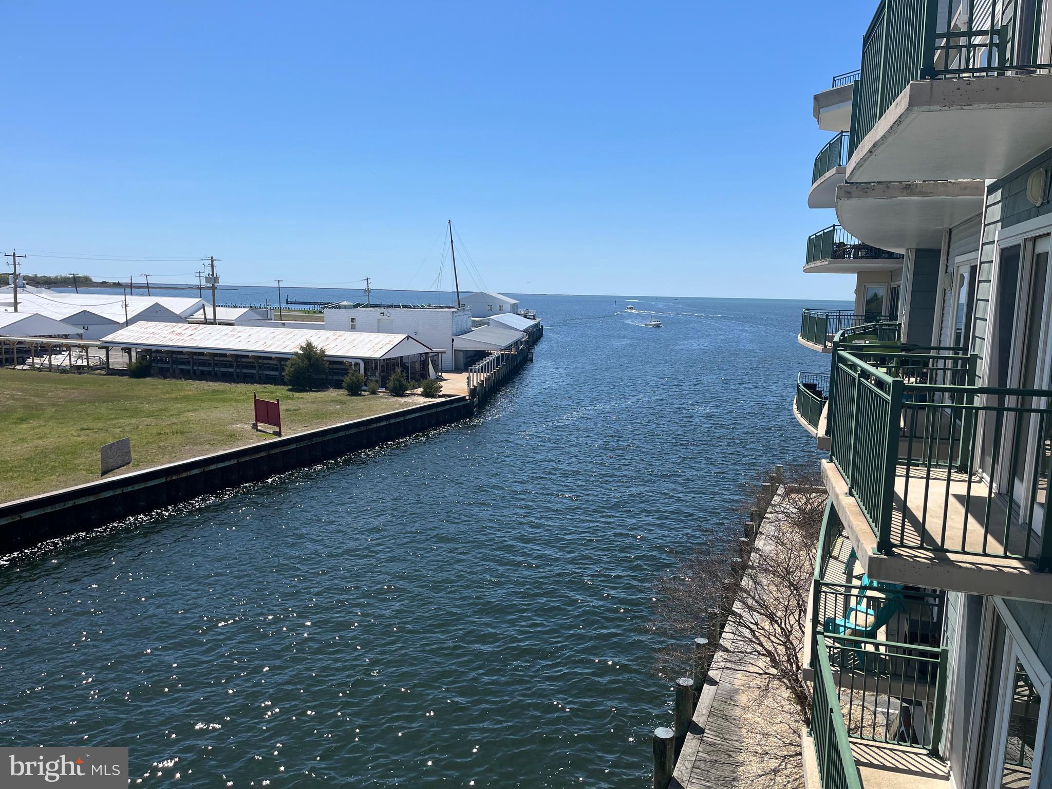 1 DOCK STREET 204