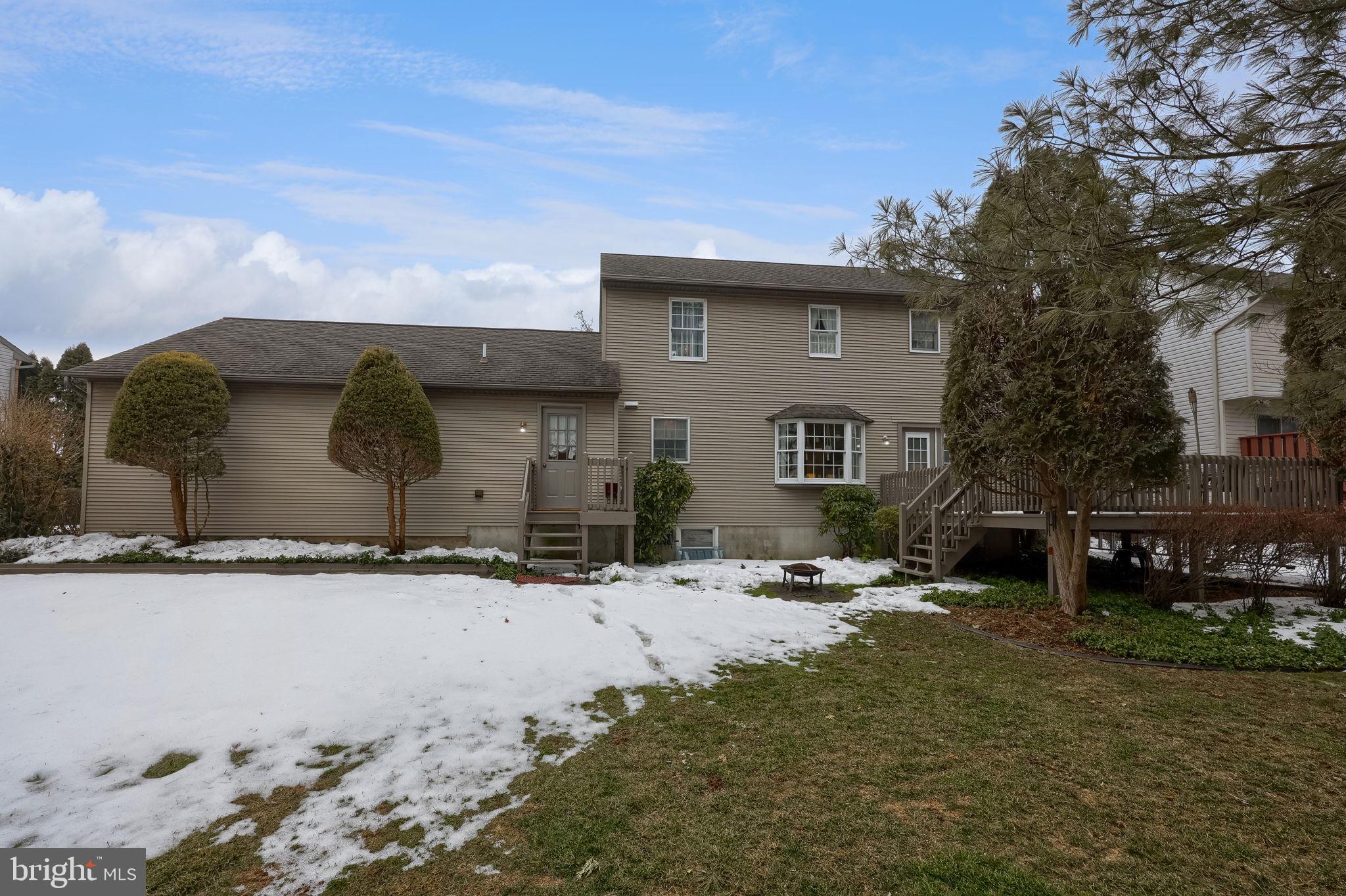 WOODS EDGE - Residential