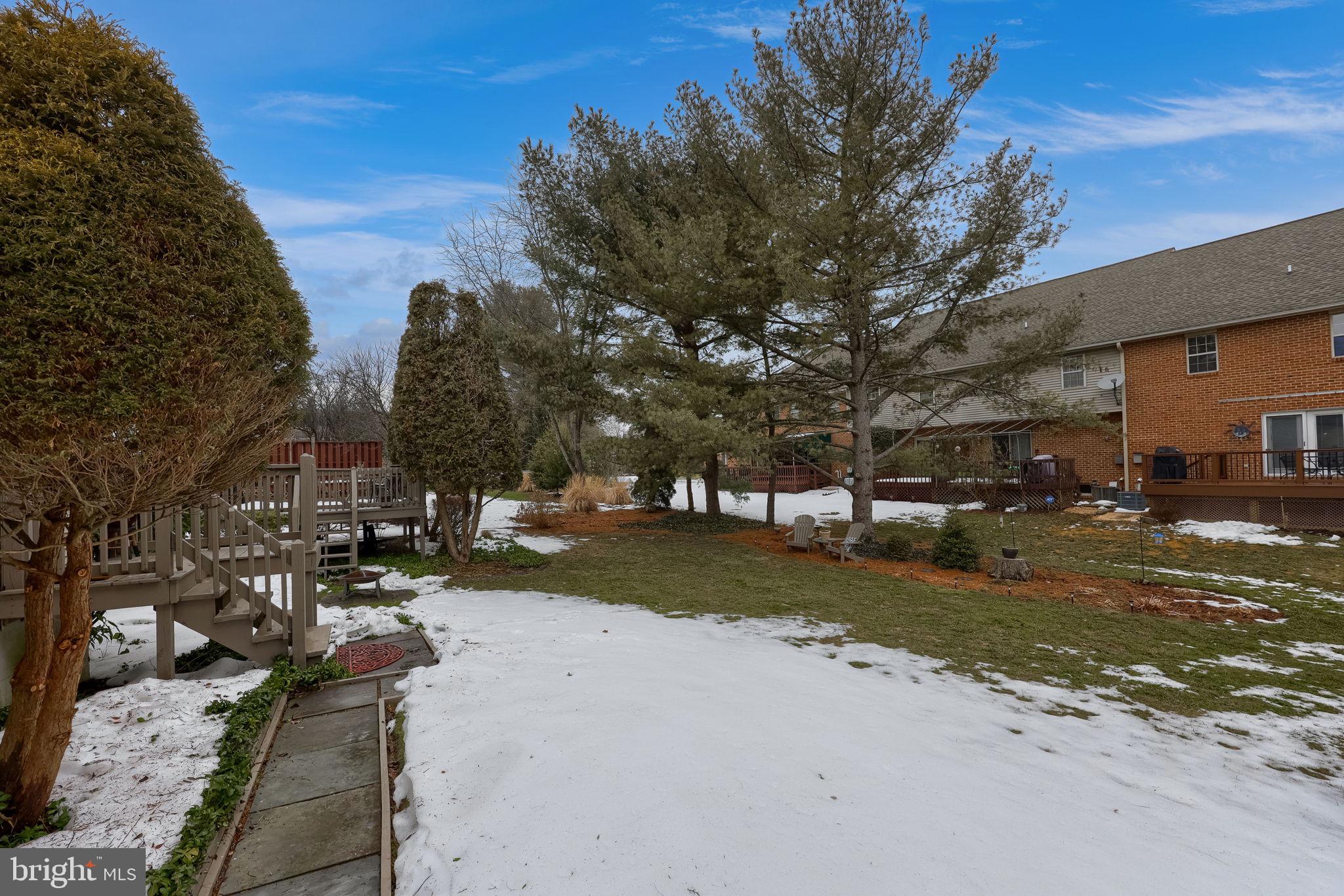 WOODS EDGE - Residential