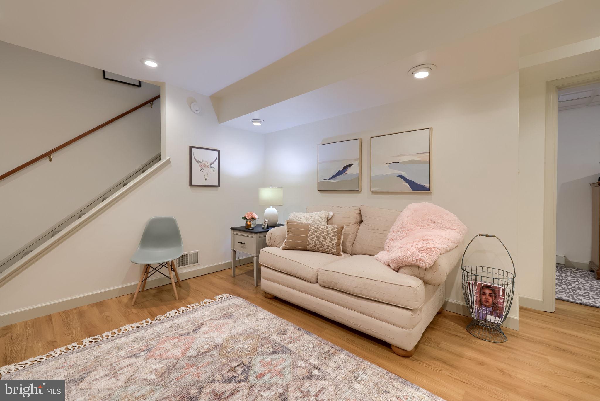 WOODS EDGE - Residential