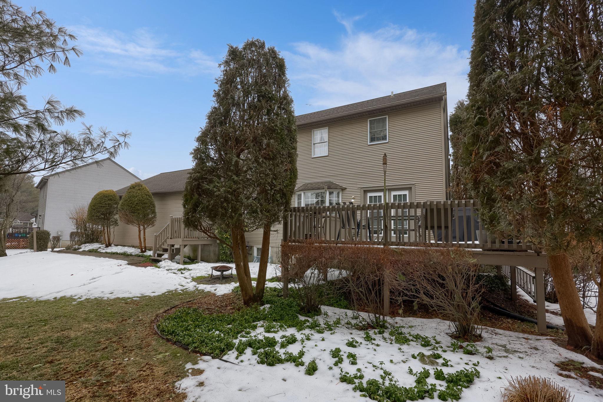 WOODS EDGE - Residential