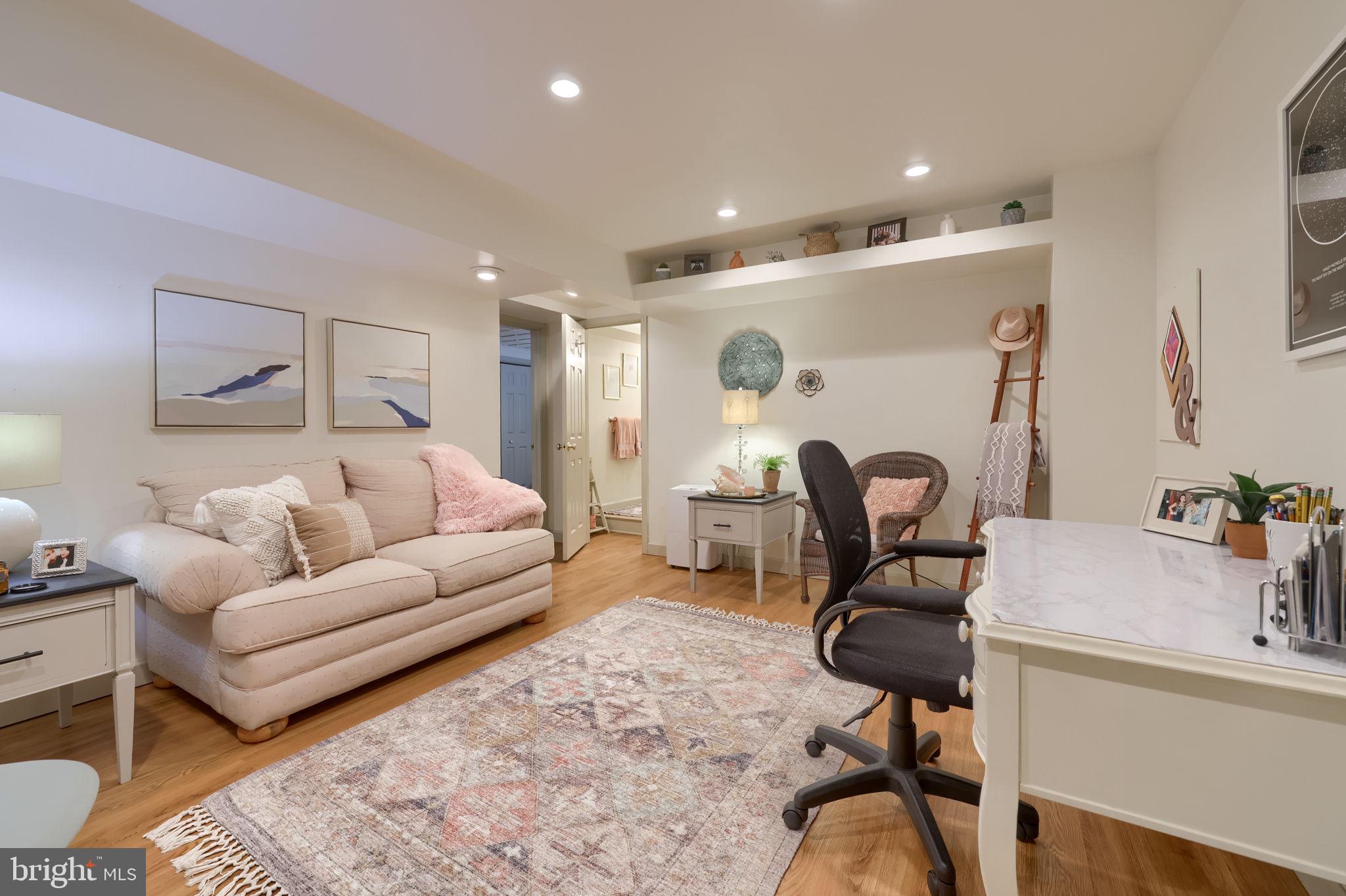 WOODS EDGE - Residential