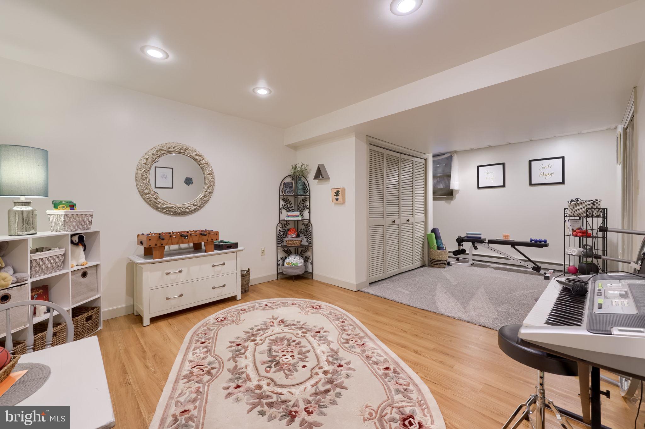 WOODS EDGE - Residential