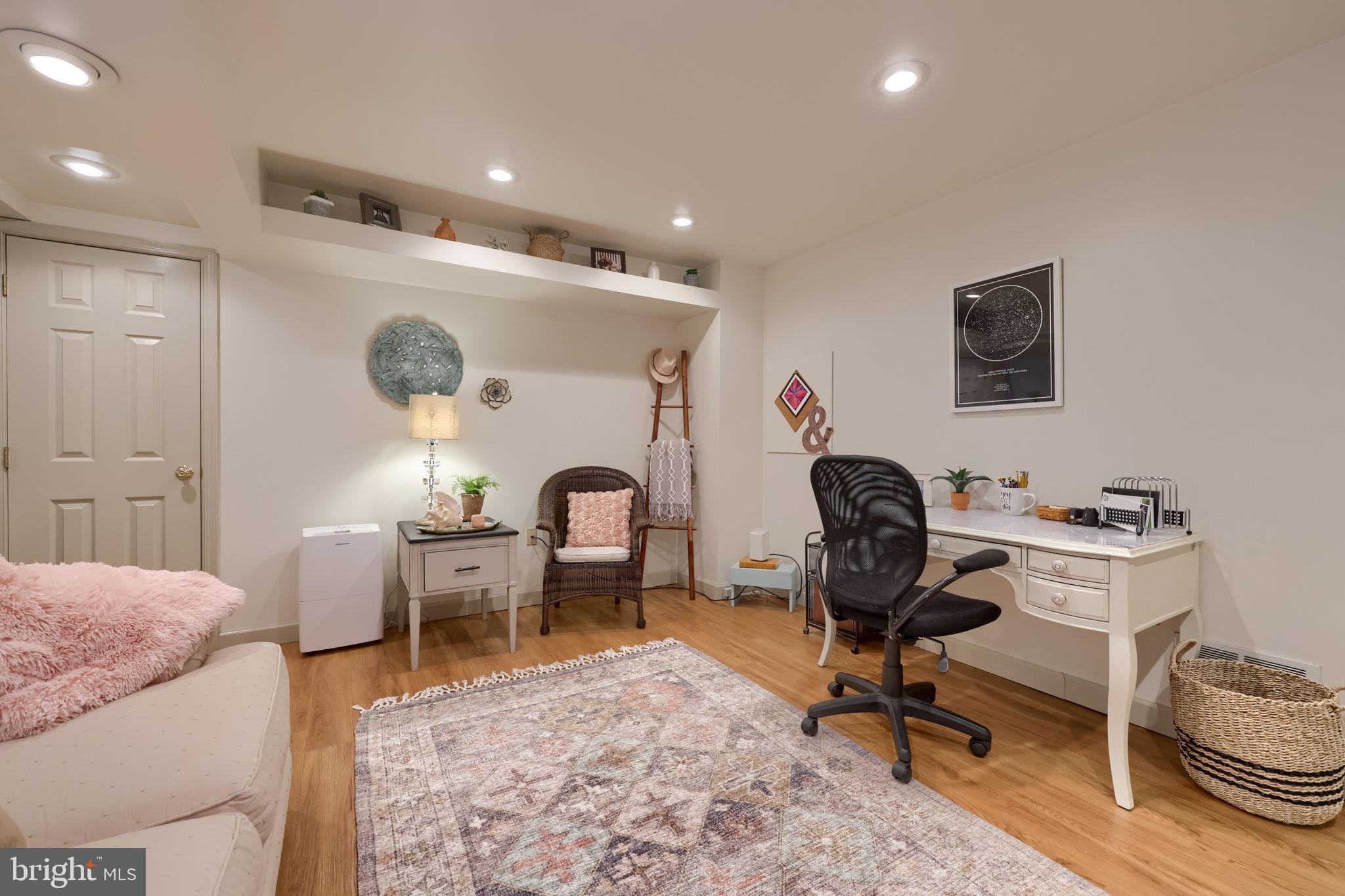 WOODS EDGE - Residential