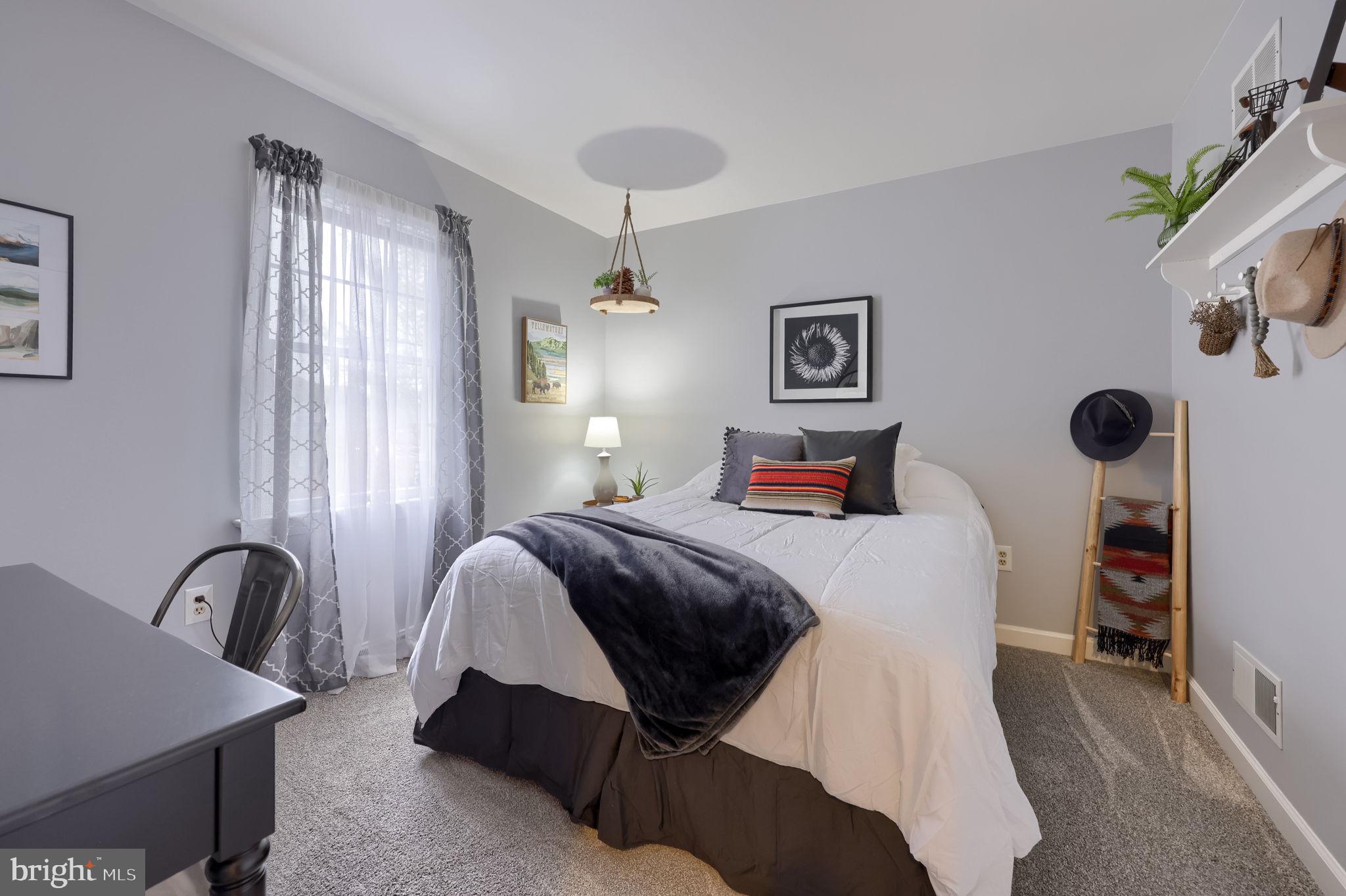 WOODS EDGE - Residential