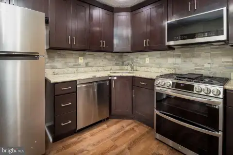 20 Chamberlin Court, Trenton, NJ MLS: NJME2081412