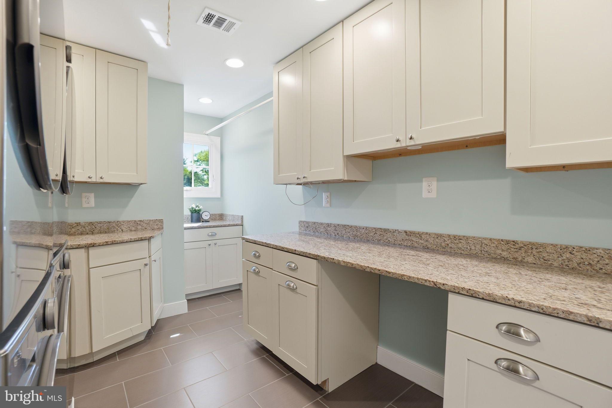 WILLIAMSBURG VILLAGE - Residential