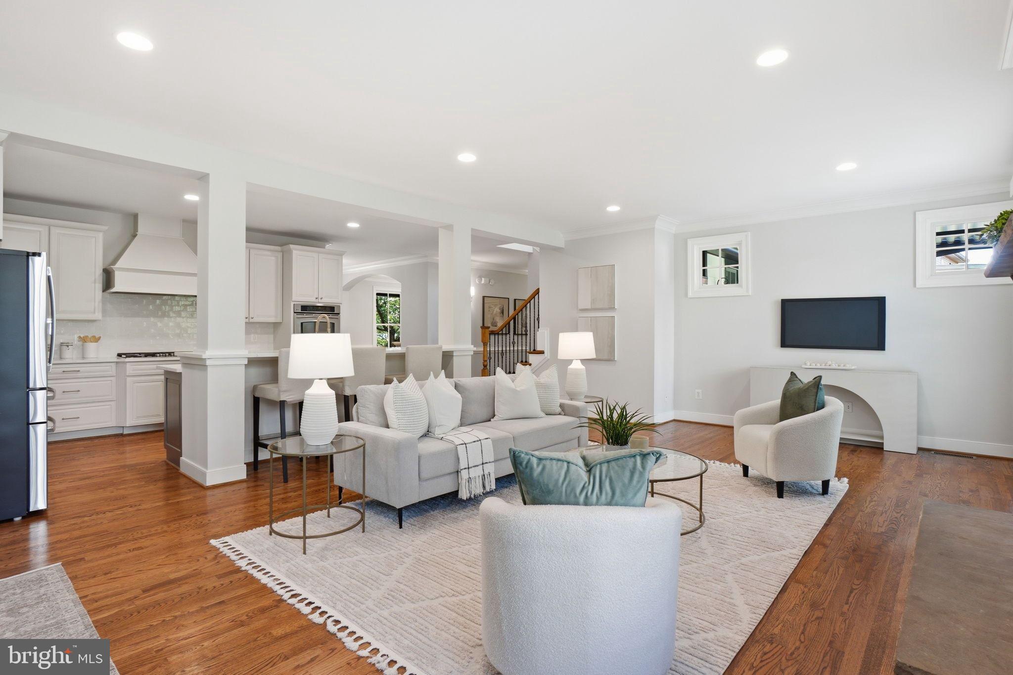 WILLIAMSBURG VILLAGE - Residential