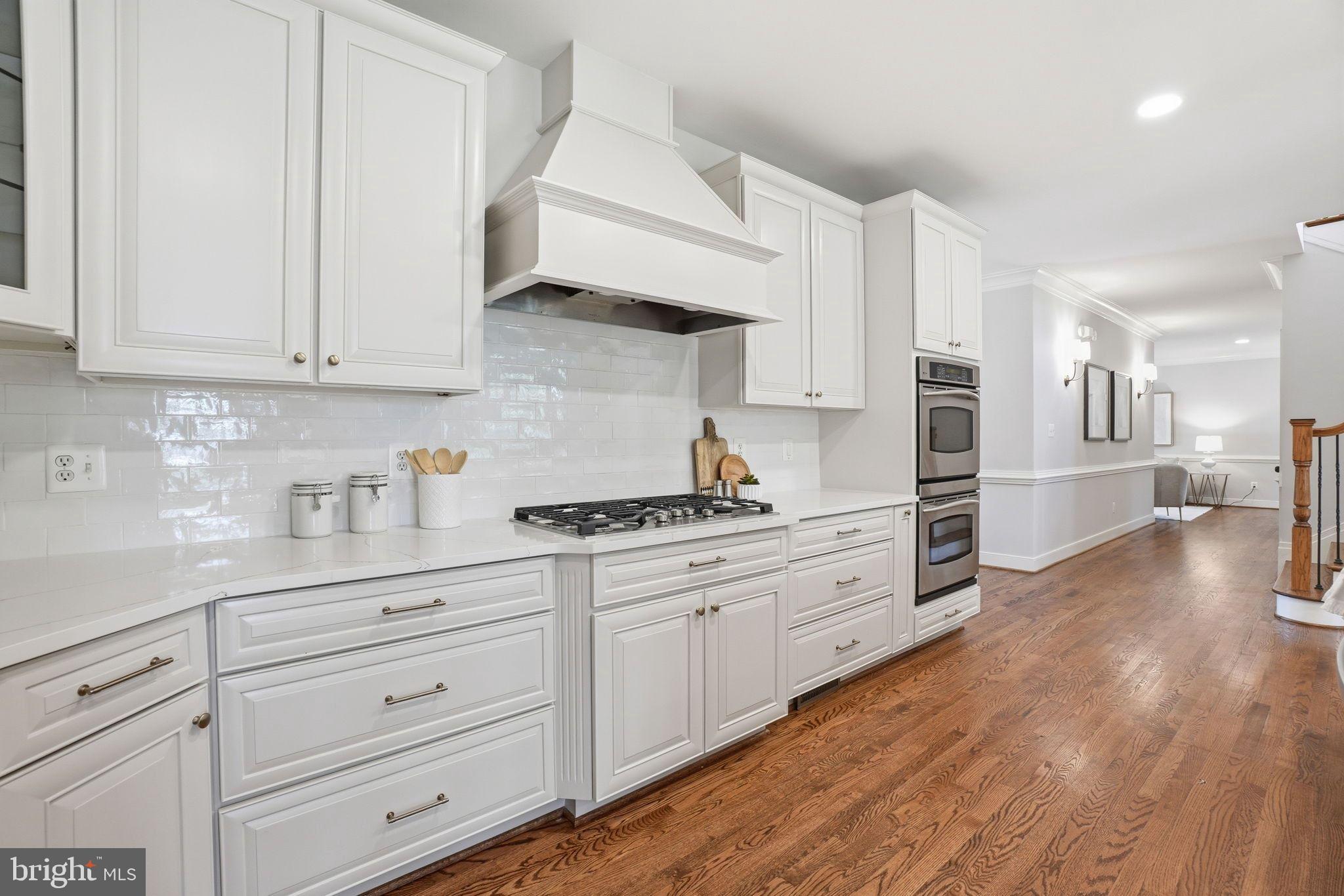 WILLIAMSBURG VILLAGE - Residential