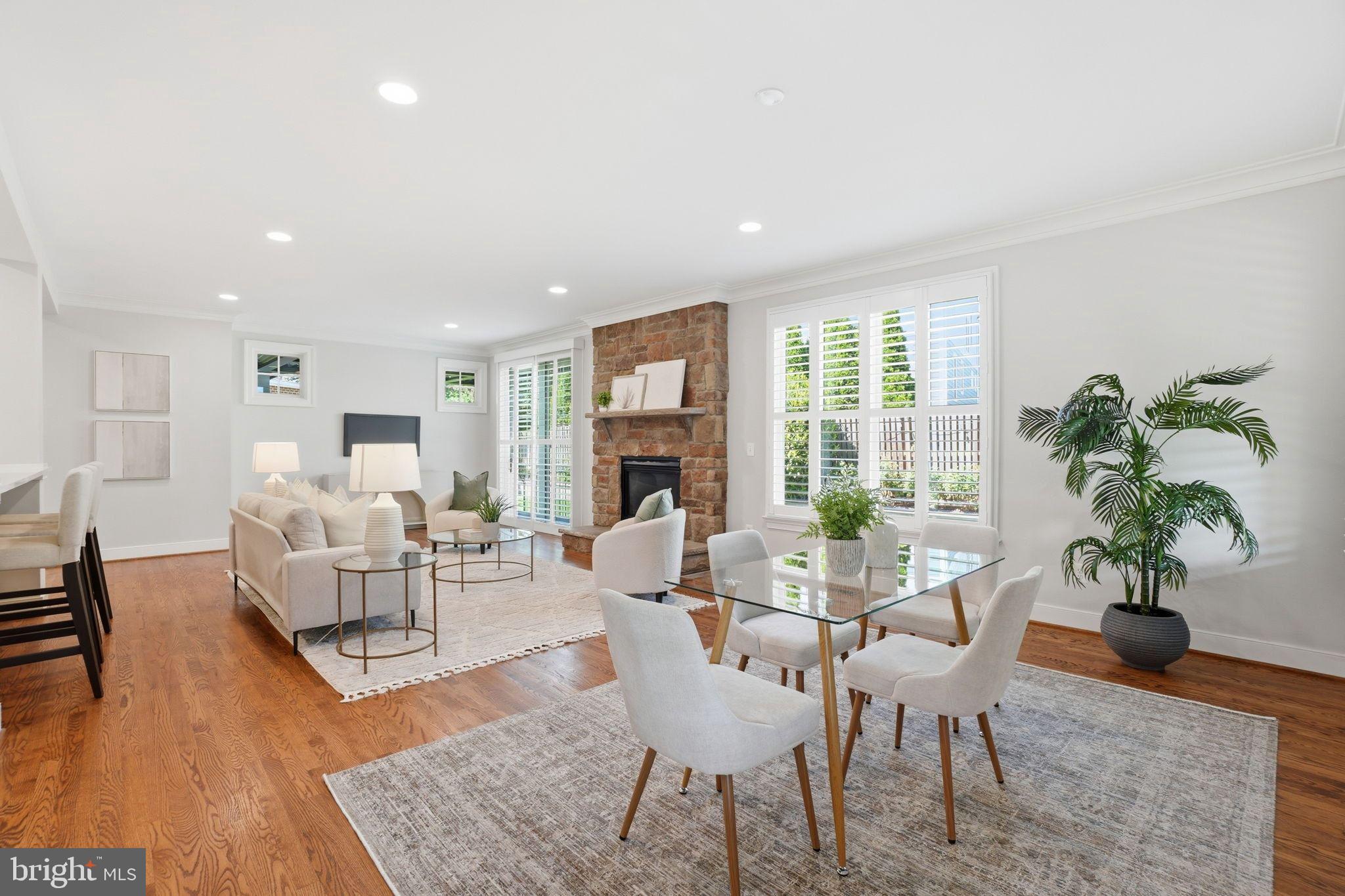 WILLIAMSBURG VILLAGE - Residential