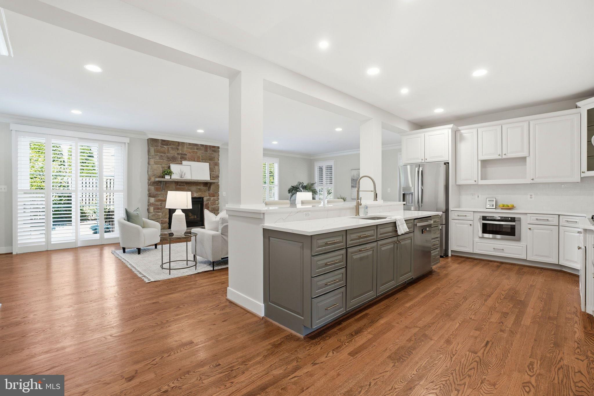WILLIAMSBURG VILLAGE - Residential