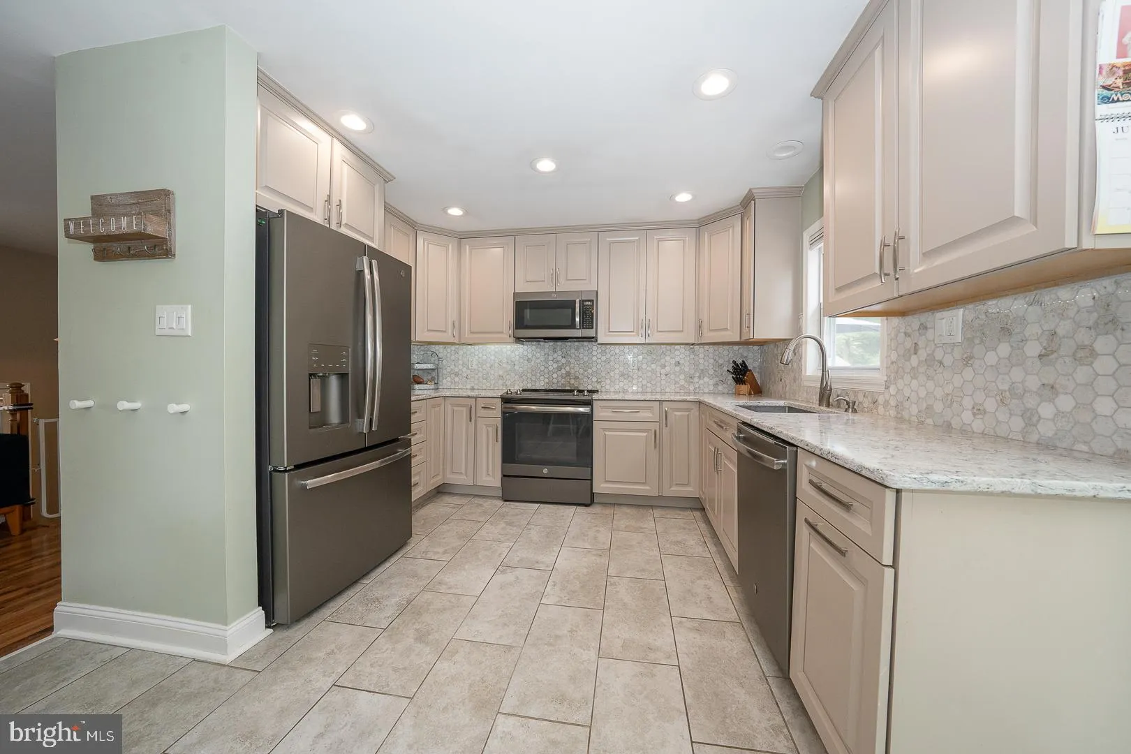 Downingtown, Pennsylvania 19335, United States, 3 Bedrooms Bedrooms, ,3 BathroomsBathrooms,Residential,Pending,149774