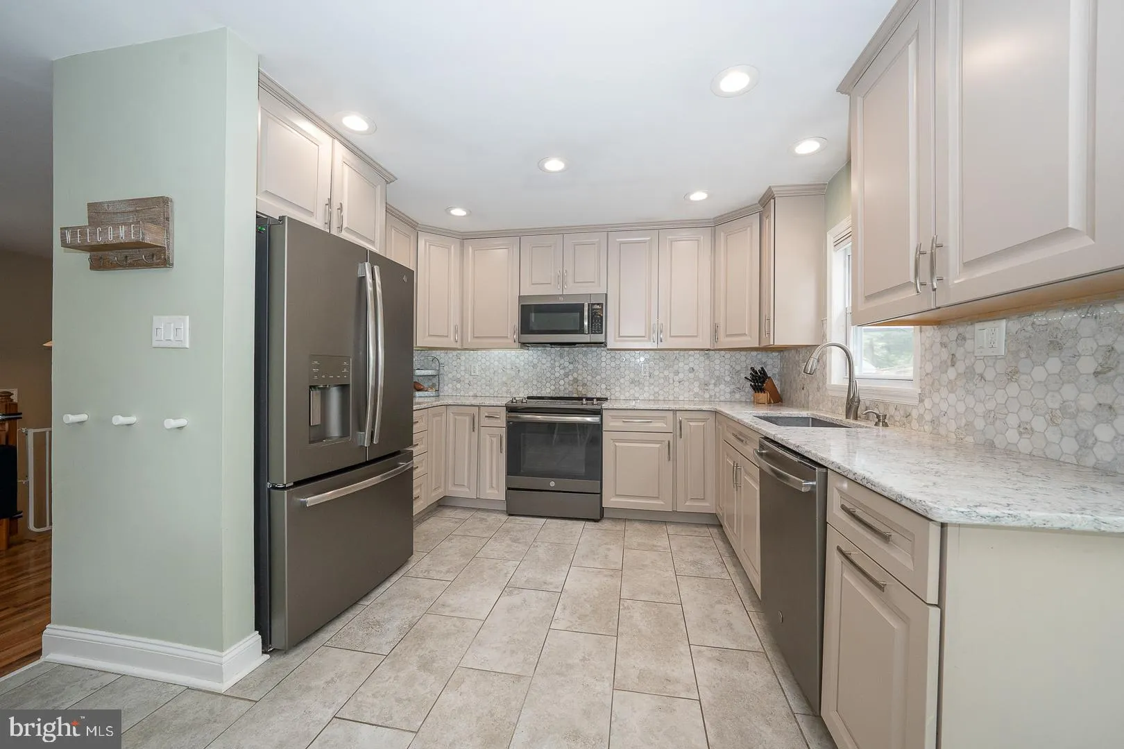 Downingtown, Pennsylvania 19335, United States, 3 Bedrooms Bedrooms, ,3 BathroomsBathrooms,Residential,Pending,149774