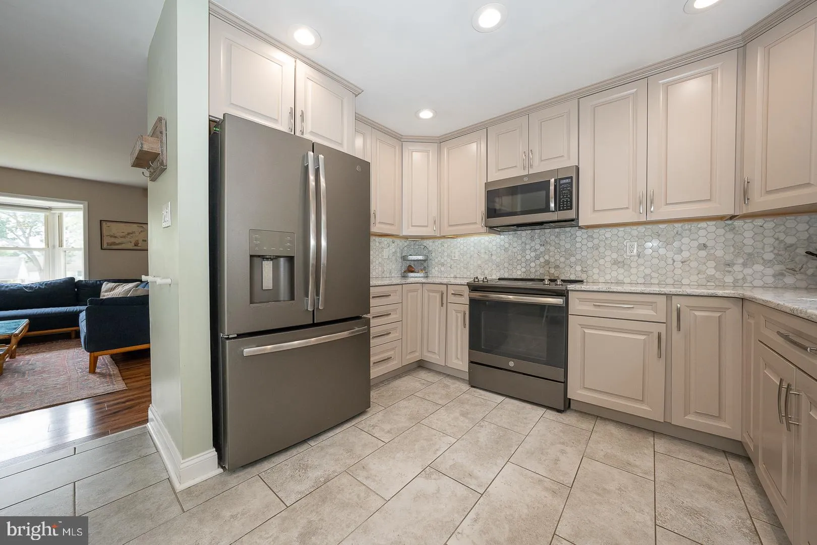 Downingtown, Pennsylvania 19335, United States, 3 Bedrooms Bedrooms, ,3 BathroomsBathrooms,Residential,Pending,149774