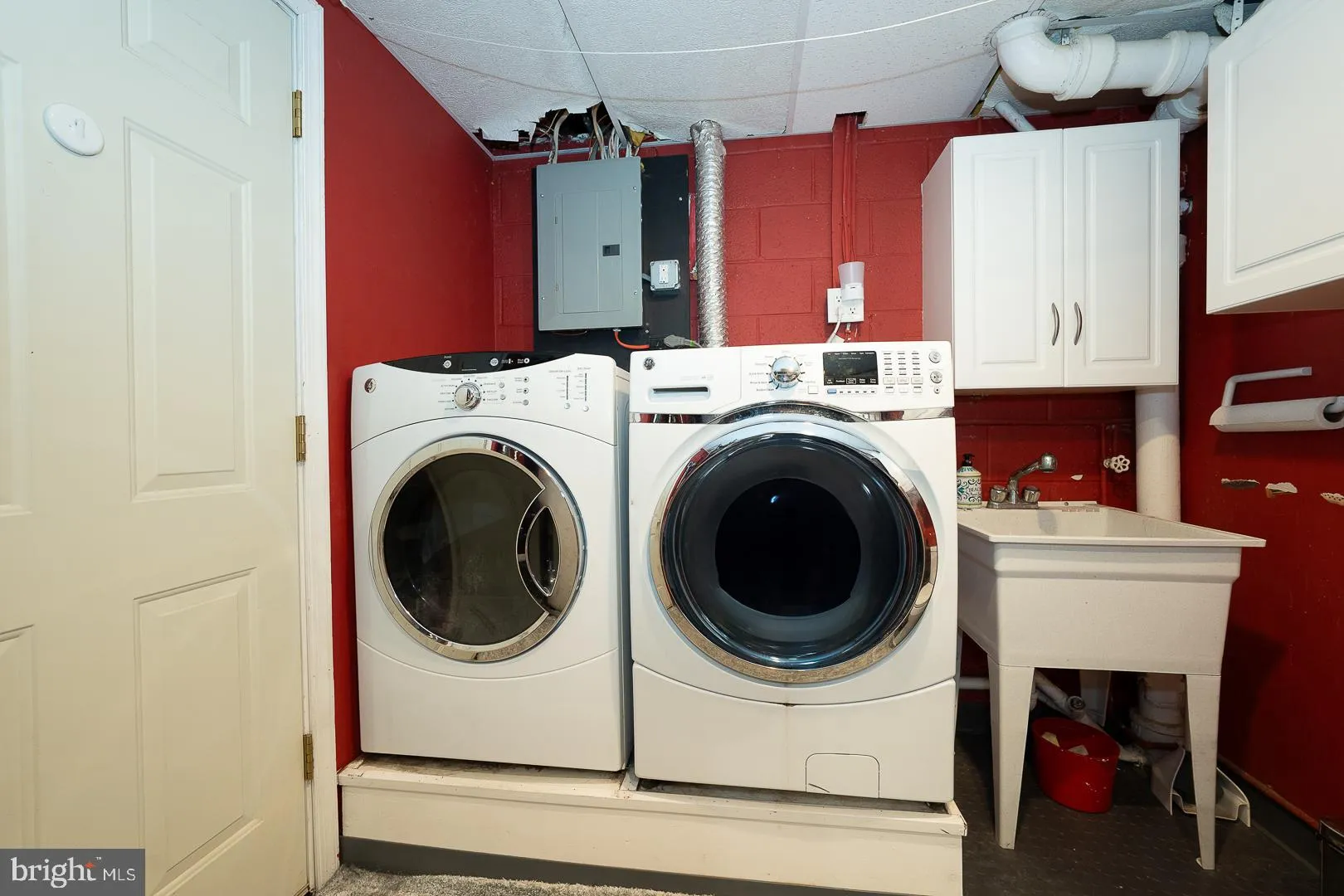 Downingtown, Pennsylvania 19335, United States, 3 Bedrooms Bedrooms, ,3 BathroomsBathrooms,Residential,Pending,149774