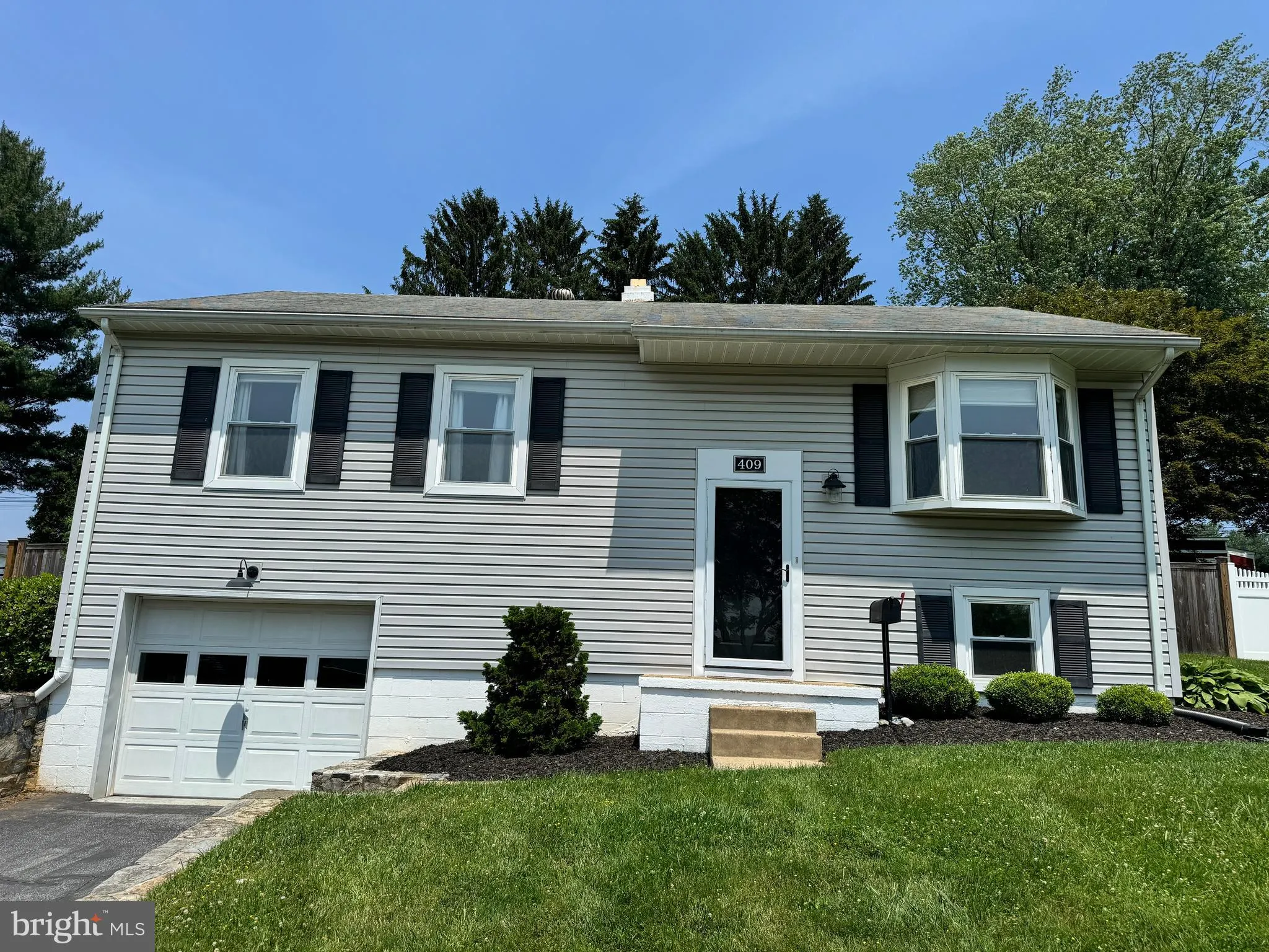 Downingtown, Pennsylvania 19335, United States, 3 Bedrooms Bedrooms, ,3 BathroomsBathrooms,Residential,Pending,149774