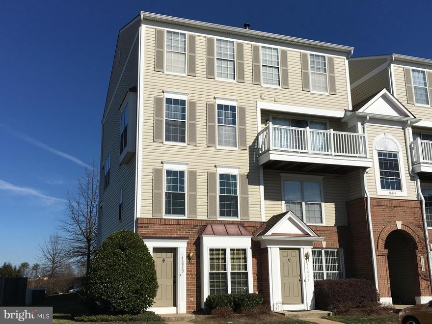 Bright end-unit townhome style condo.  Ground level entry with HW style floors, nice light and space, kitchen w/bay window & pantry.  Spacious Living/Dining w/walk out to private patio. Upper level has 2 nice masters (one with 2 walk-in closets and balcony), and laundry. No Smoking, Pets Case-byCase. Community with pool in convenient location close to commuting routes, shops, dining & schools.