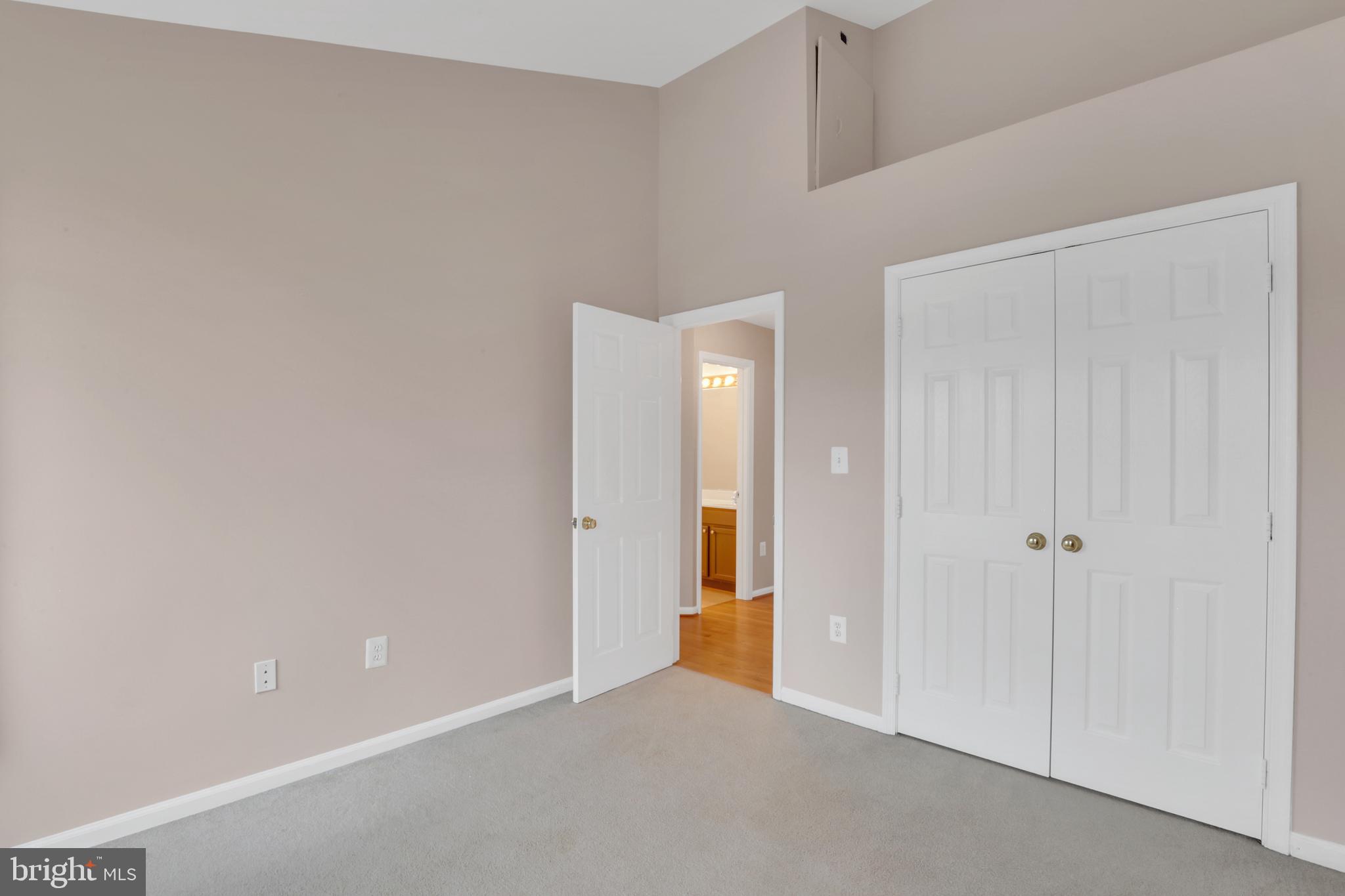 ASHBURN VILLAGE - Residential Lease