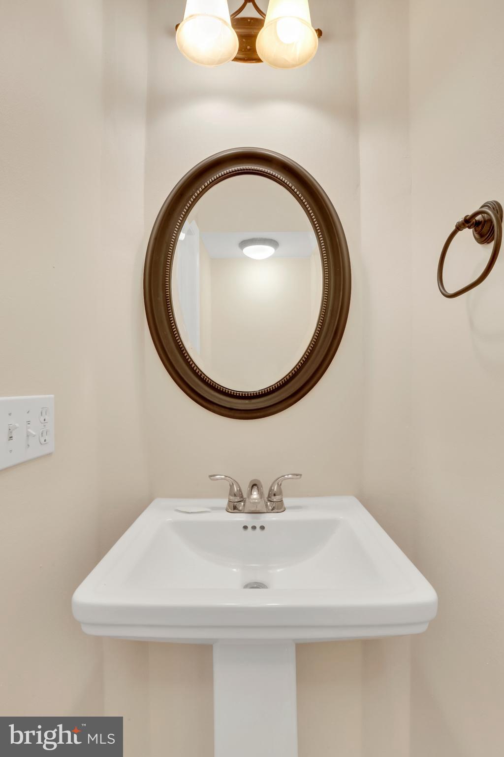 ASHBURN VILLAGE - Residential Lease