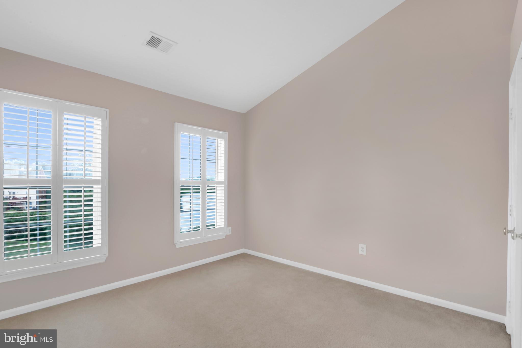 ASHBURN VILLAGE - Residential Lease