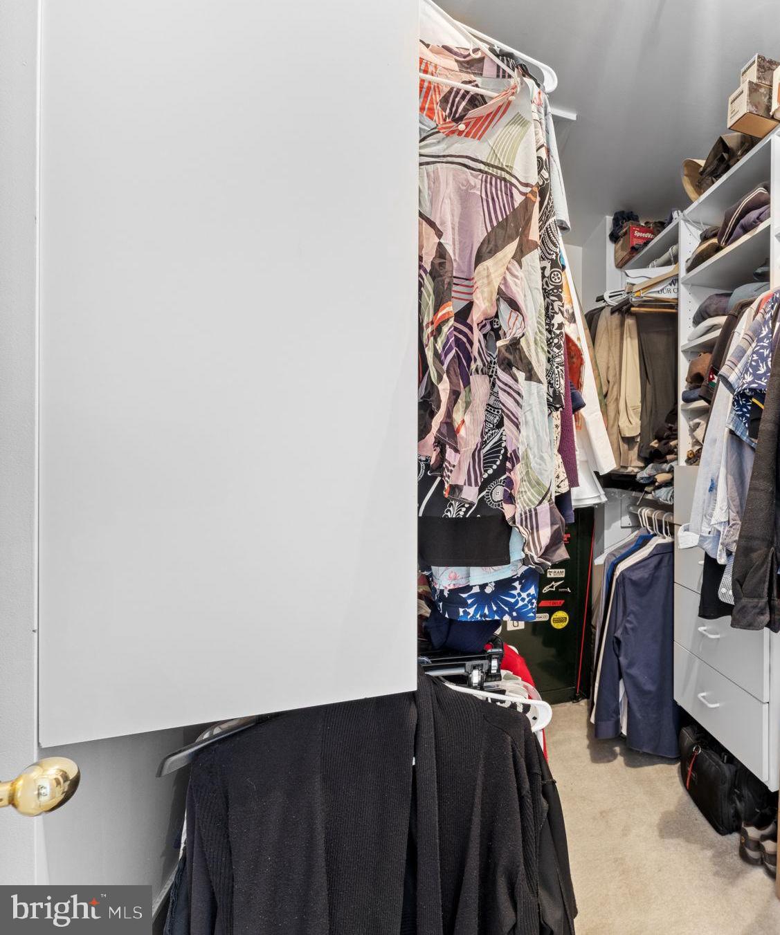 CHELSEA COURTS - Residential