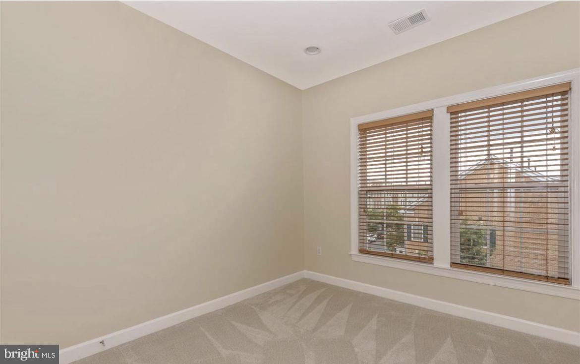 VILLAGES OF URBANA - Residential Lease