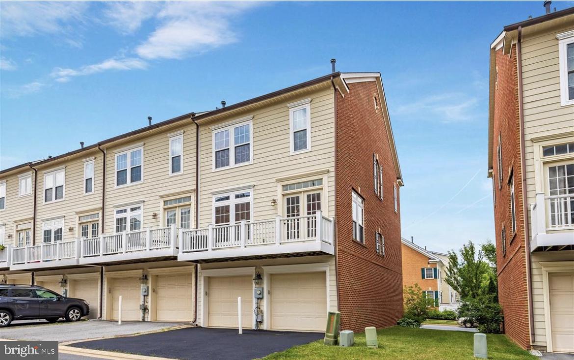 VILLAGES OF URBANA - Residential Lease