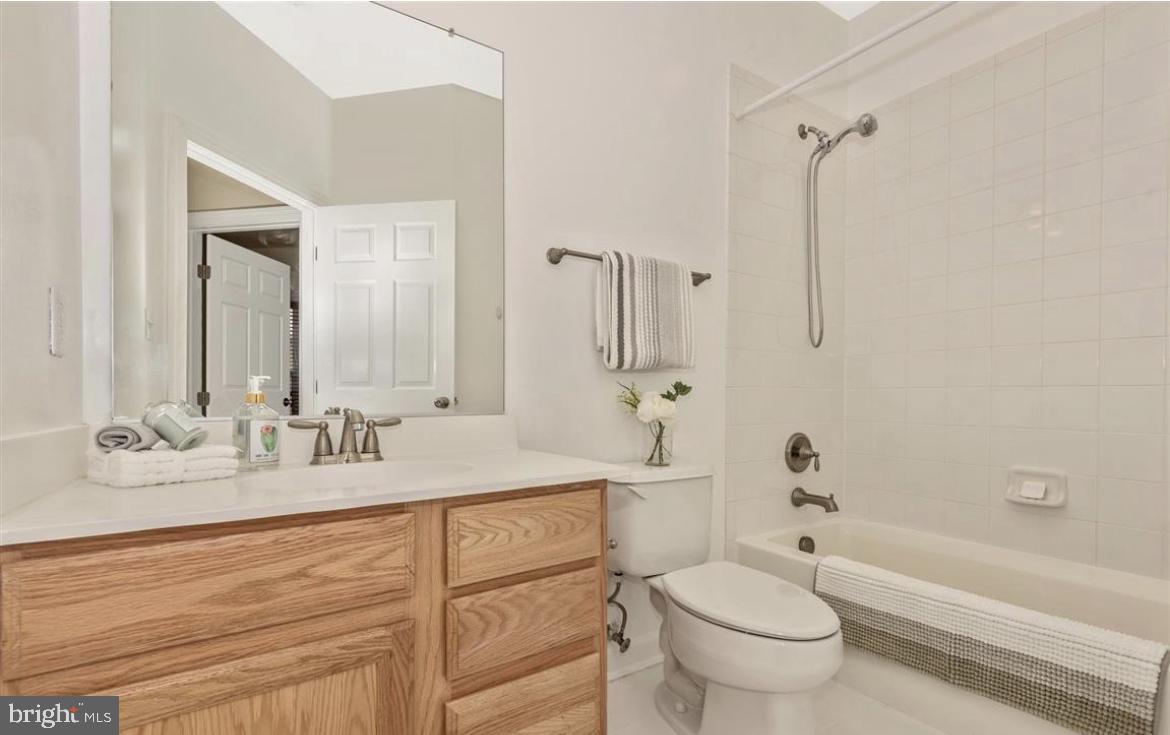 VILLAGES OF URBANA - Residential Lease