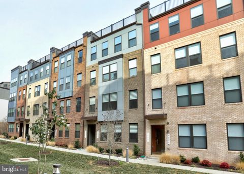 Townhouse For Sale - 44531 Wolfhound Square<br/> ASHBURN, VA 20147