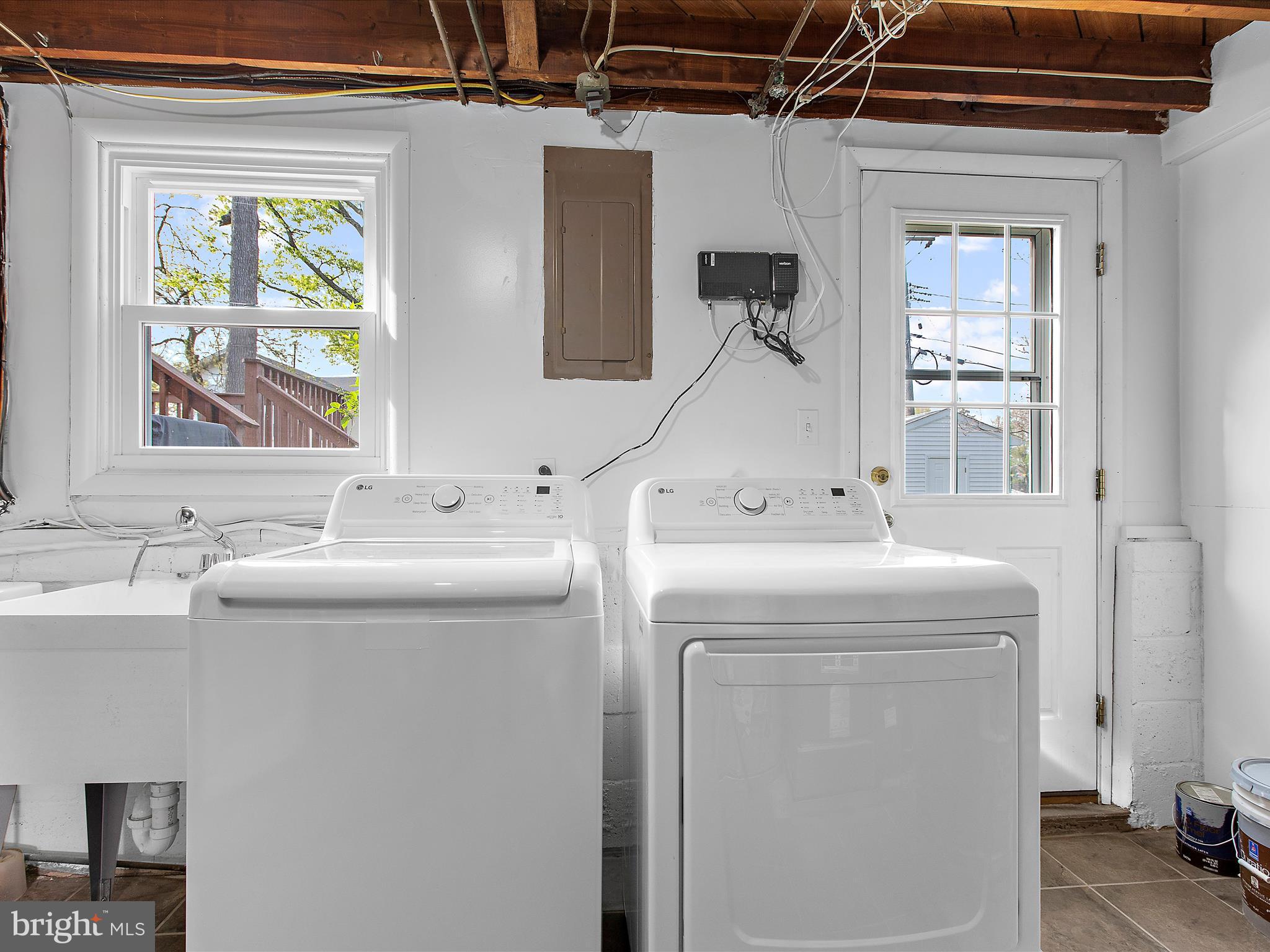 INGLEWOOD - Residential