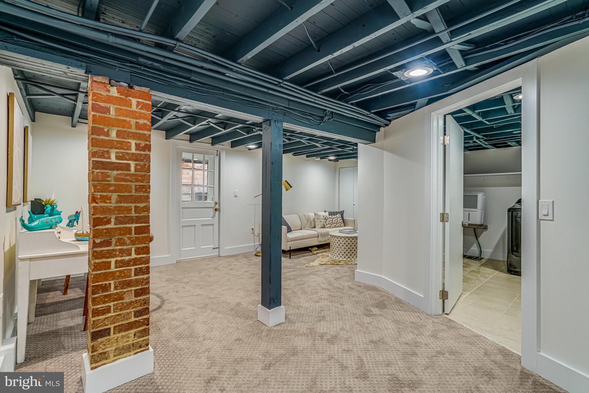 ADDISON HEIGHTS - Residential