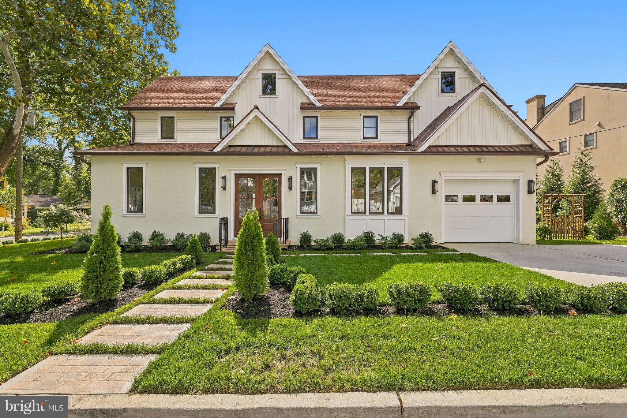 230 E SUMMIT AVENUE
