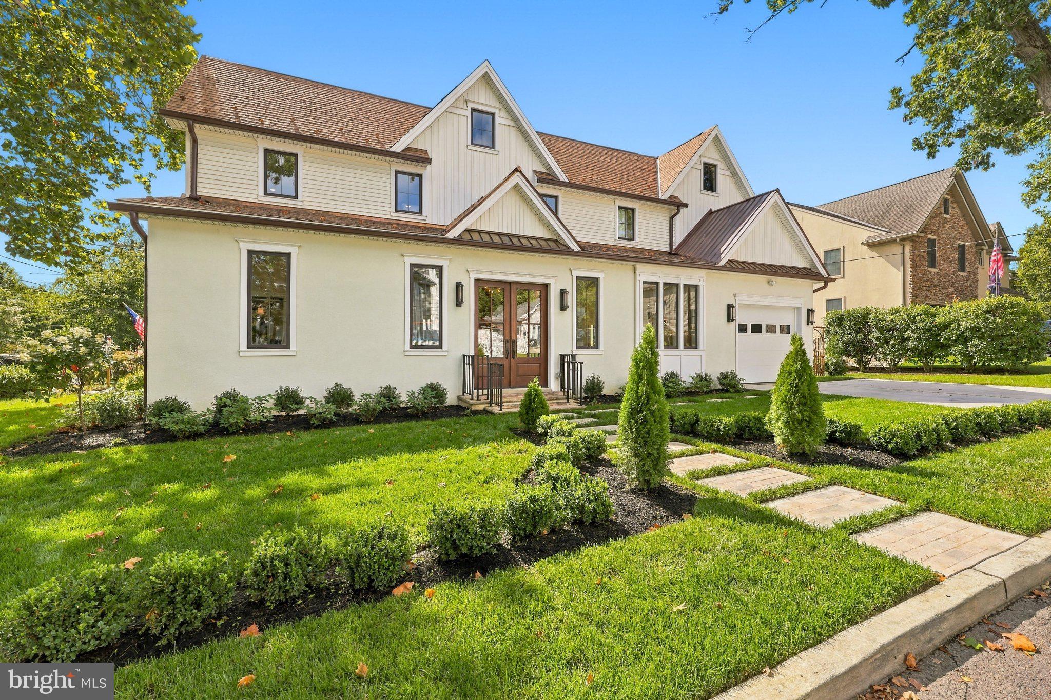 230 E SUMMIT AVENUE
