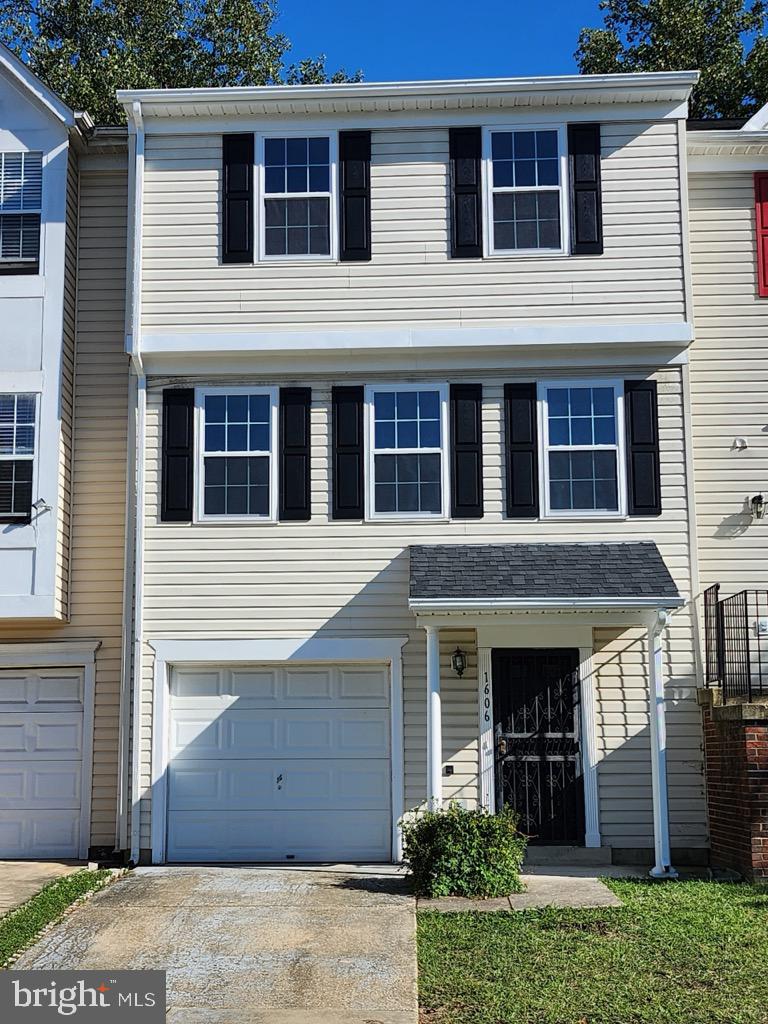 1606 DEEP GORGE COURT