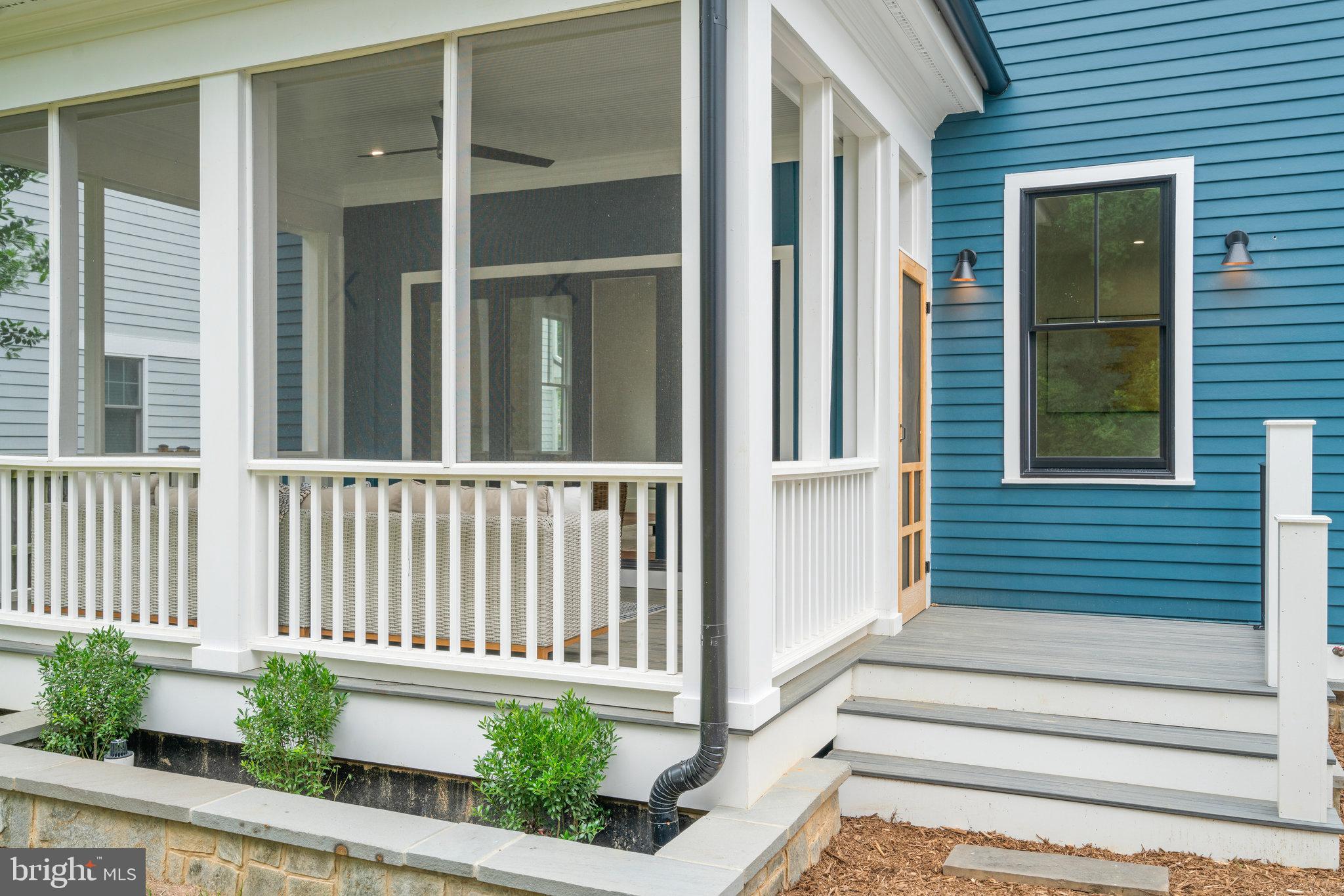 COUNTRY CLUB MANOR - Residential