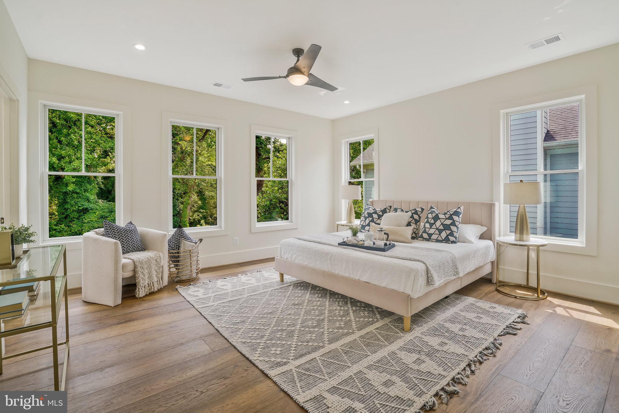 COUNTRY CLUB MANOR - Residential