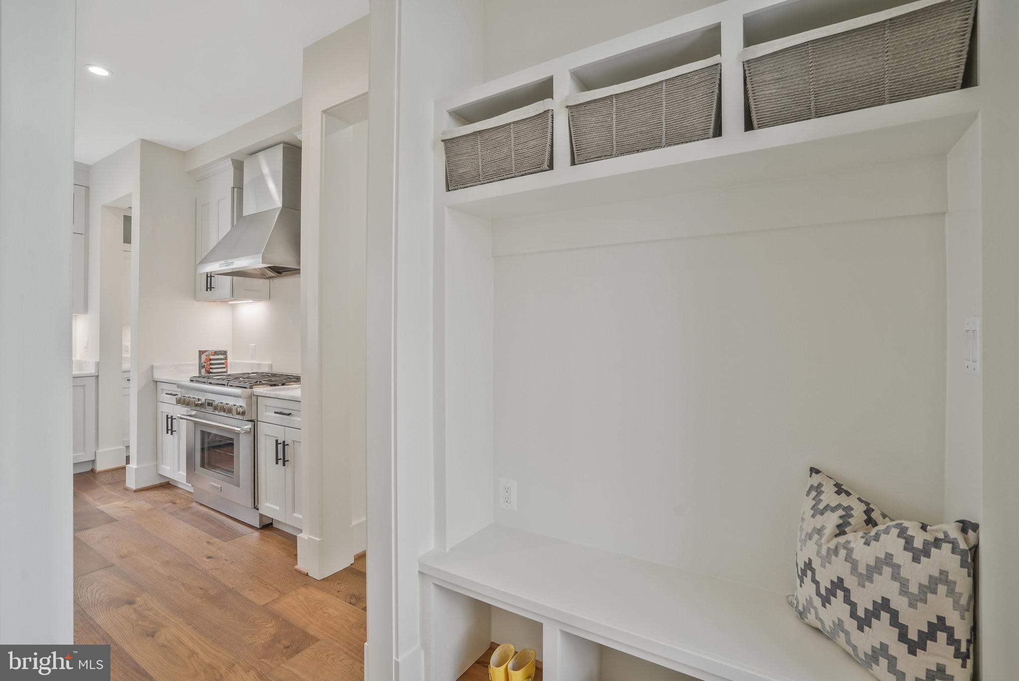 COUNTRY CLUB MANOR - Residential